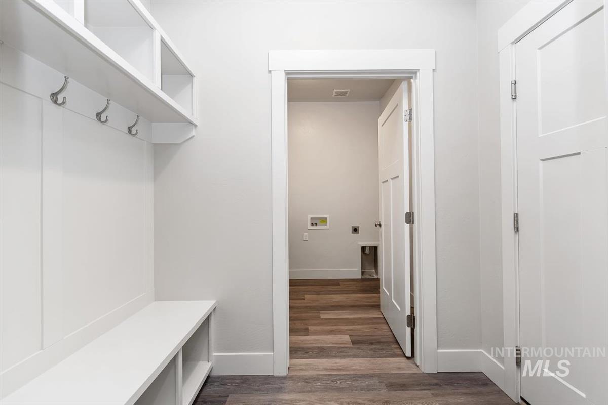 9580 W Ringle Creek, Star, Idaho 83669, 3 Bedrooms, 2 Bathrooms, Residential For Sale, Price $709,900,MLS 98976570