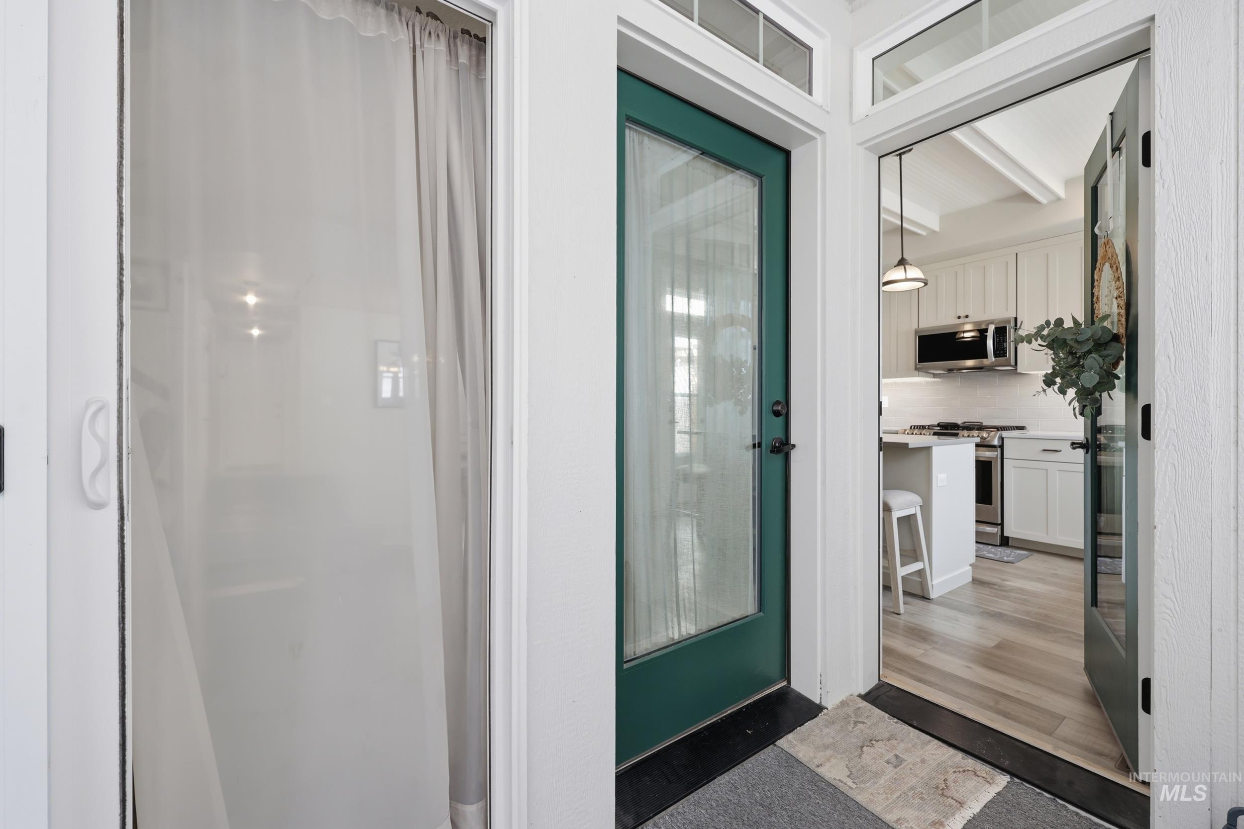 127 Mathie, Eagle, Idaho 83616, 3 Bedrooms, 3.5 Bathrooms, Residential For Sale, Price $549,500,MLS 98976582