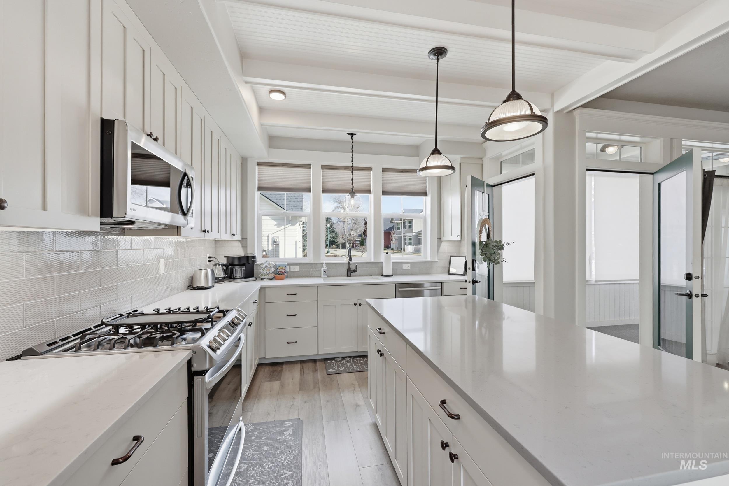 127 Mathie, Eagle, Idaho 83616, 3 Bedrooms, 3.5 Bathrooms, Residential For Sale, Price $549,500,MLS 98976582