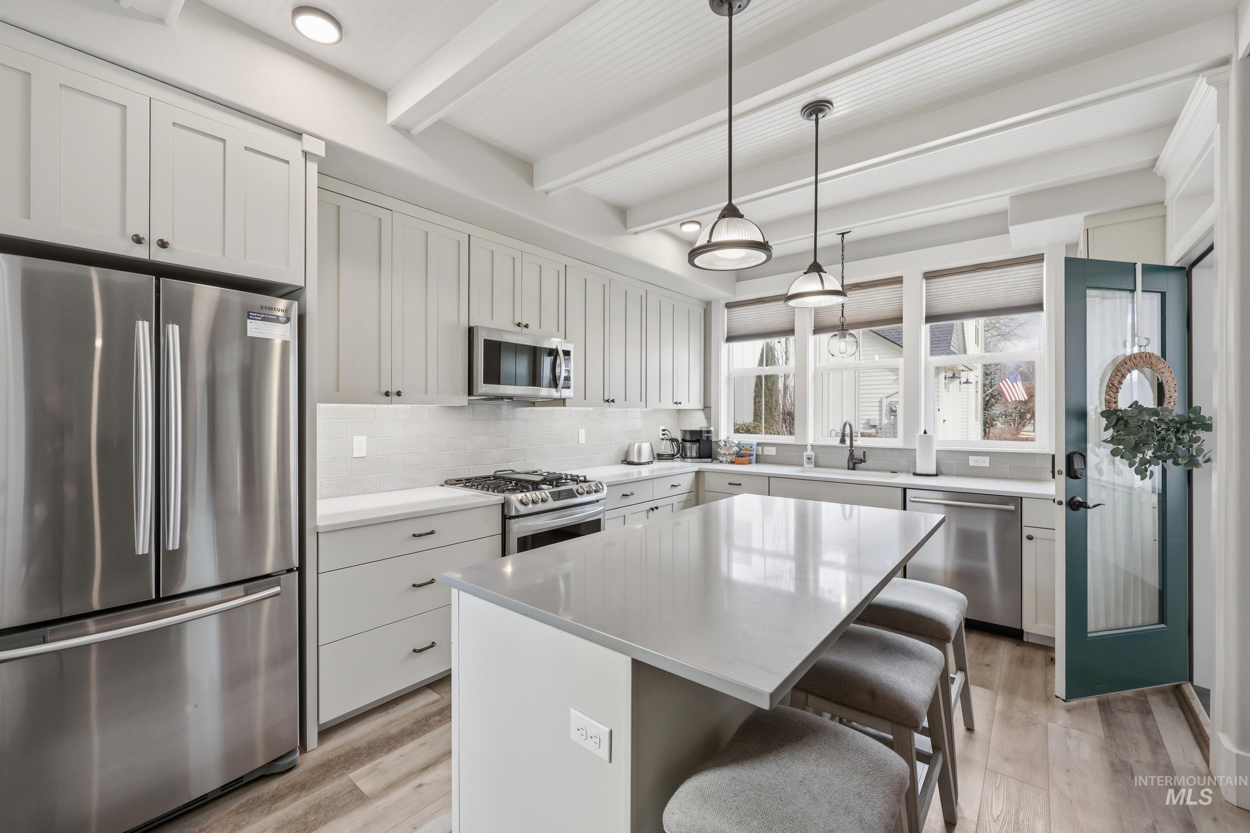 127 Mathie, Eagle, Idaho 83616, 3 Bedrooms, 2.5 Bathrooms, Residential For Sale, Price $535,000,MLS 98976582