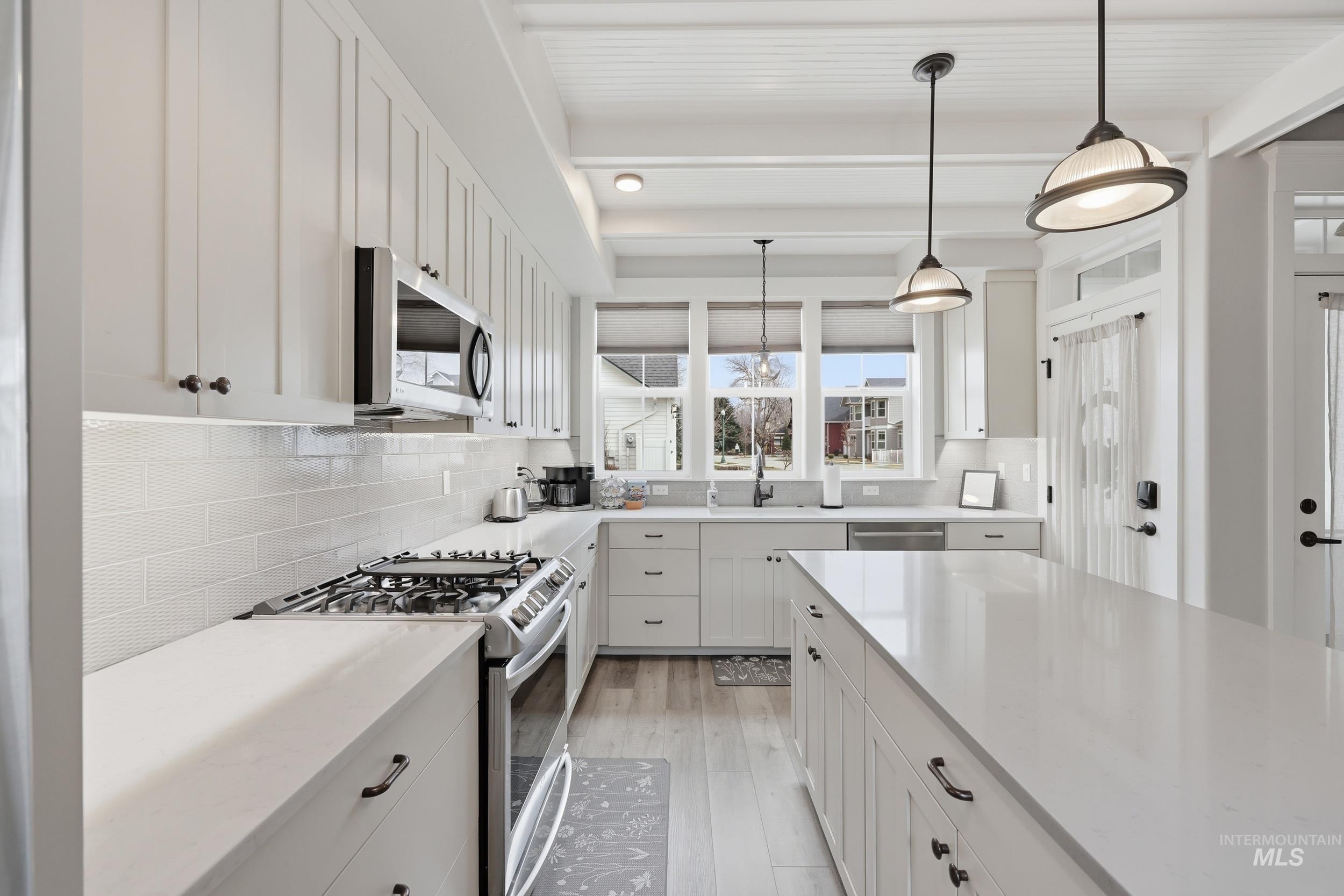 127 Mathie, Eagle, Idaho 83616, 3 Bedrooms, 2.5 Bathrooms, Residential For Sale, Price $535,000,MLS 98976582