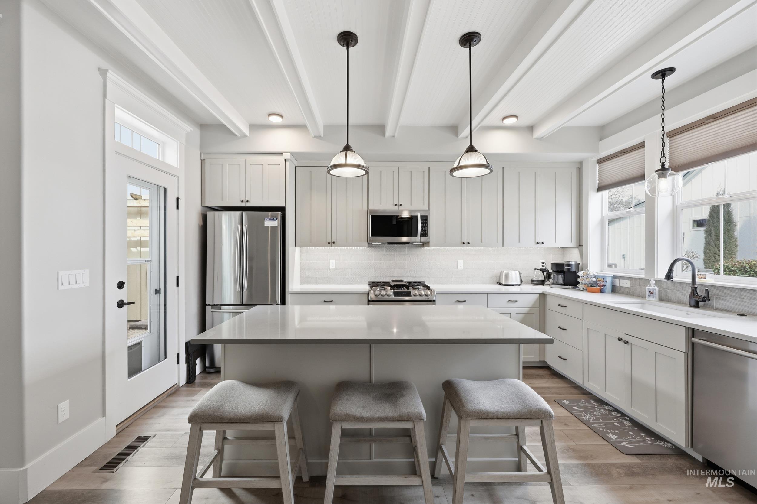 127 Mathie, Eagle, Idaho 83616, 3 Bedrooms, 2.5 Bathrooms, Residential For Sale, Price $535,000,MLS 98976582