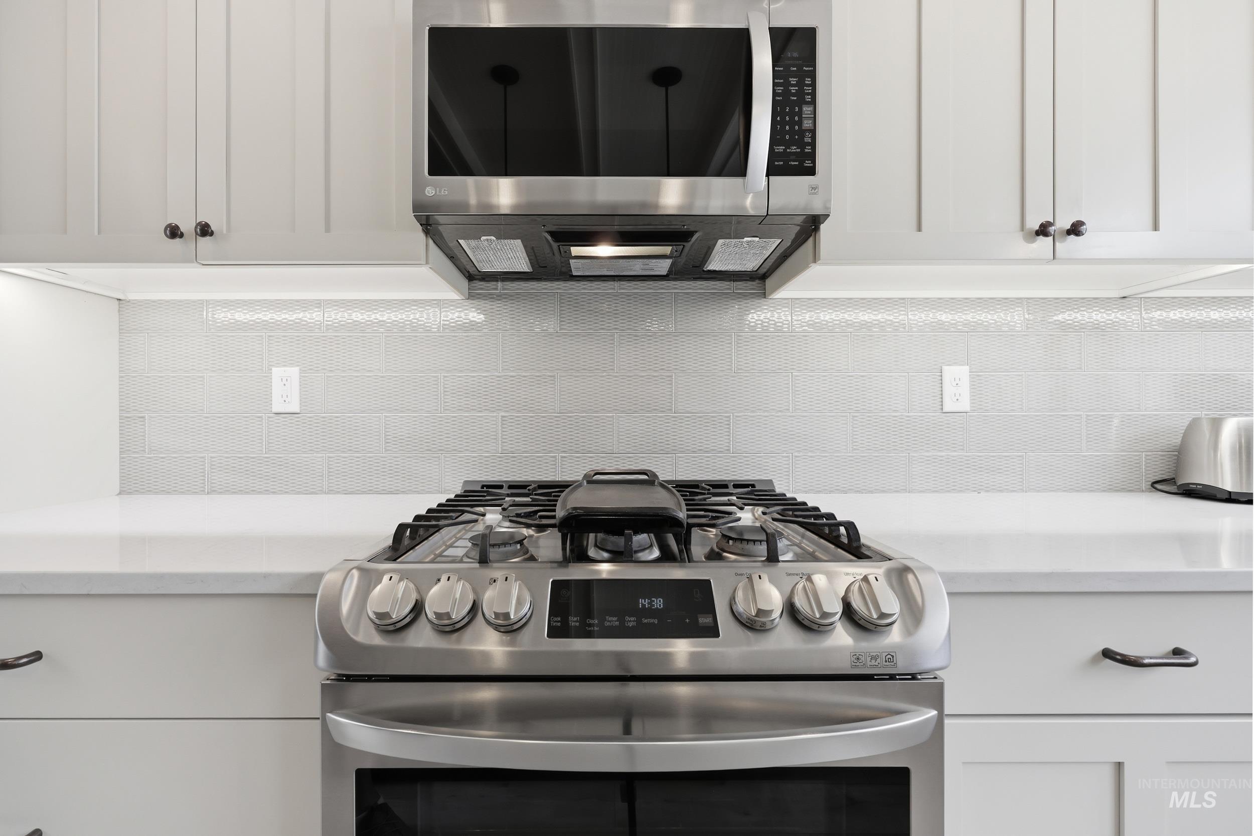 127 Mathie, Eagle, Idaho 83616, 3 Bedrooms, 2.5 Bathrooms, Residential For Sale, Price $535,000,MLS 98976582