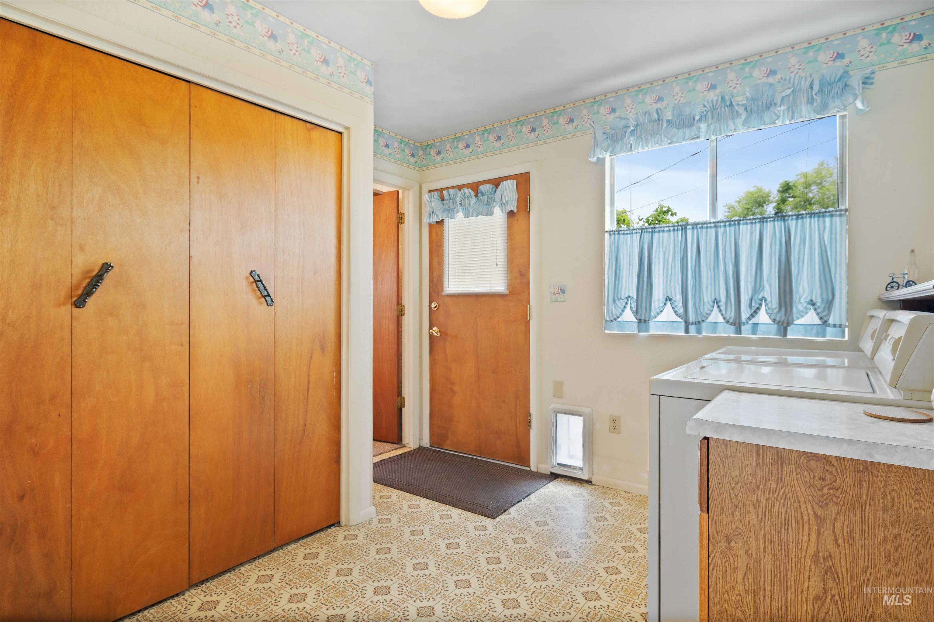 421 E Ave E, Jerome, Idaho 83338, 4 Bedrooms, 2.5 Bathrooms, Residential For Sale, Price $389,900,MLS 98976583