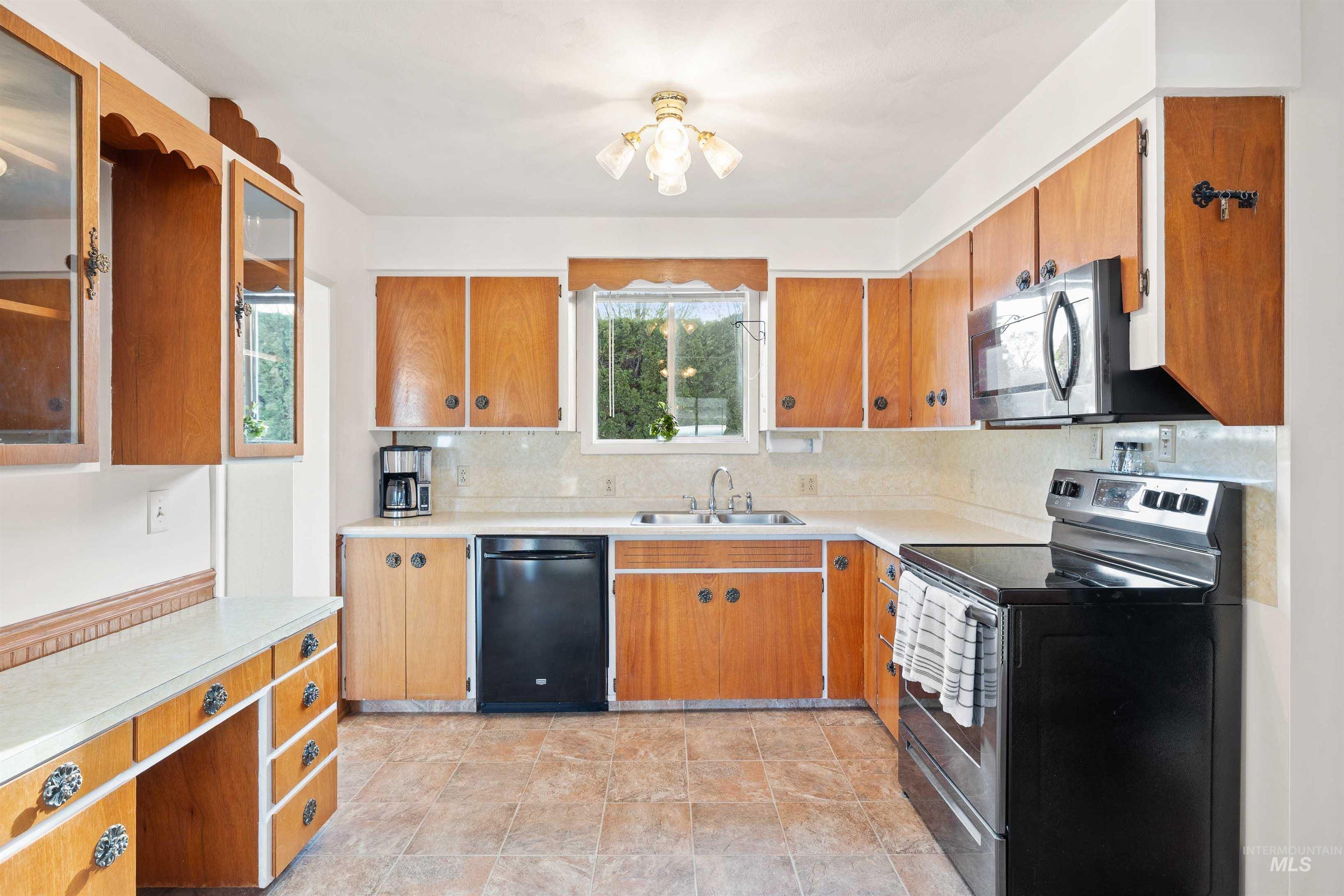 421 E Ave E, Jerome, Idaho 83338, 4 Bedrooms, 2.5 Bathrooms, Residential For Sale, Price $375,900, 98976583