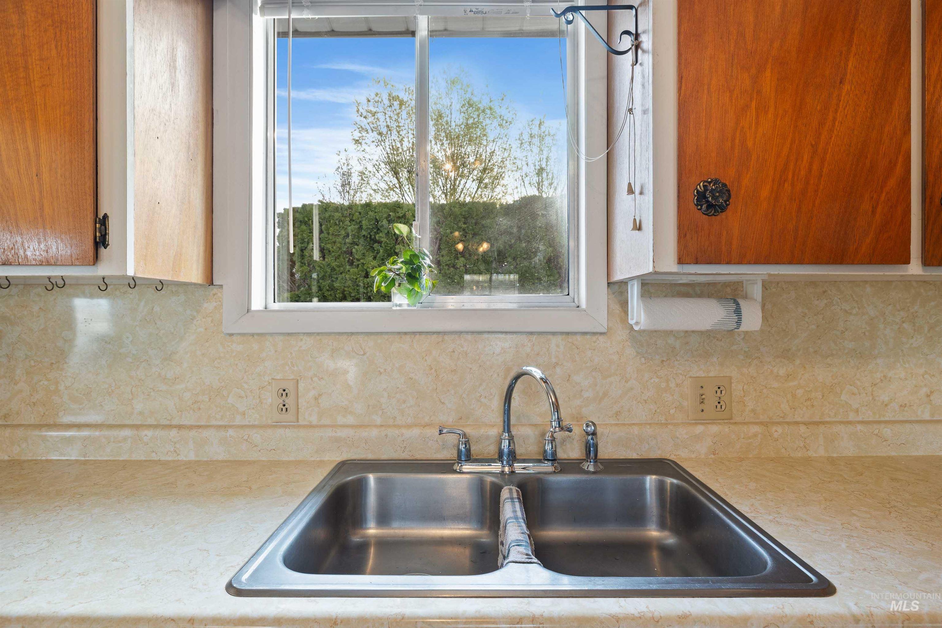 421 E Ave E, Jerome, Idaho 83338, 4 Bedrooms, 2.5 Bathrooms, Residential For Sale, Price $389,900,MLS 98976583