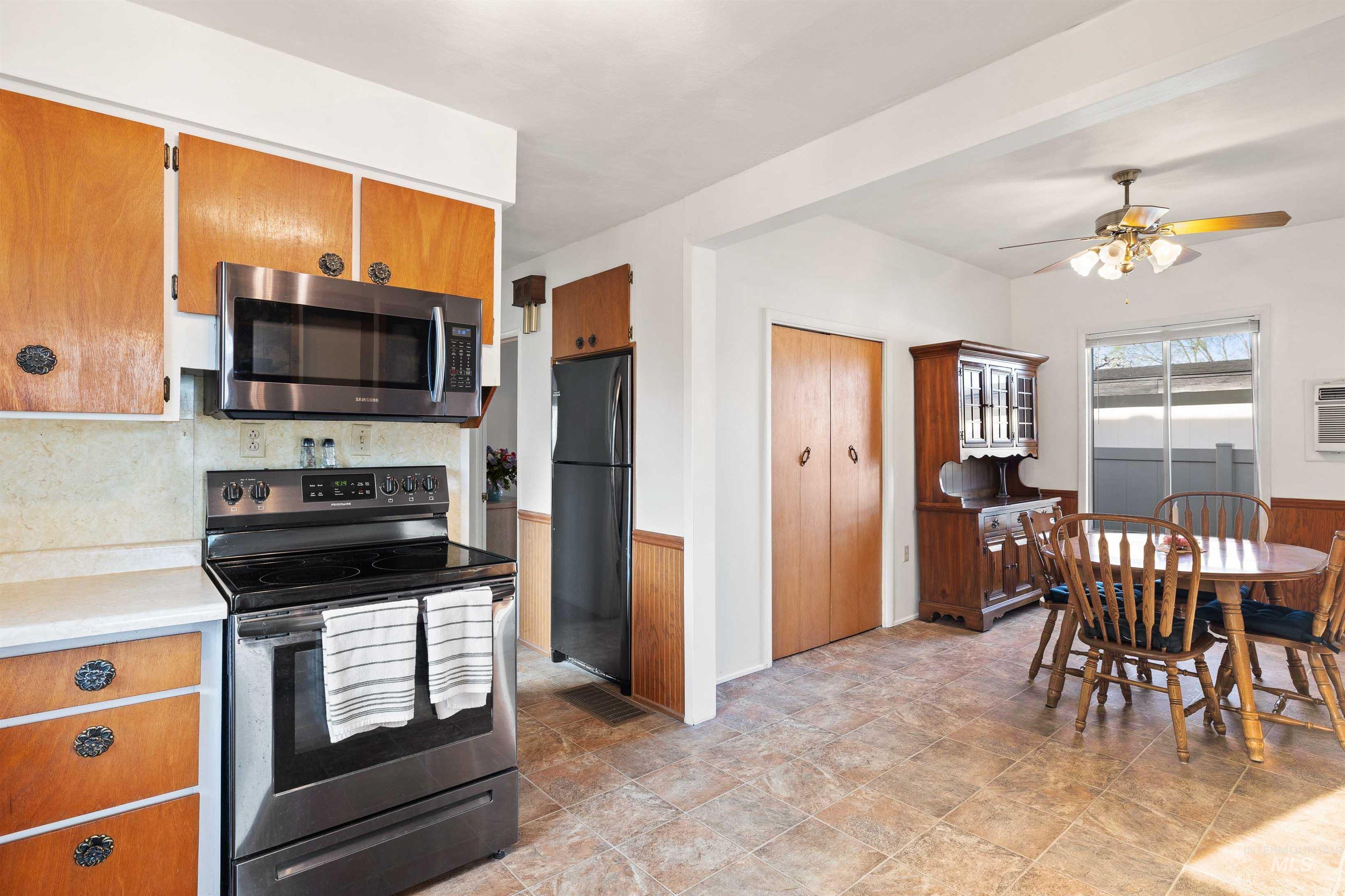 421 E Ave E, Jerome, Idaho 83338, 4 Bedrooms, 2.5 Bathrooms, Residential For Sale, Price $389,900,MLS 98976583