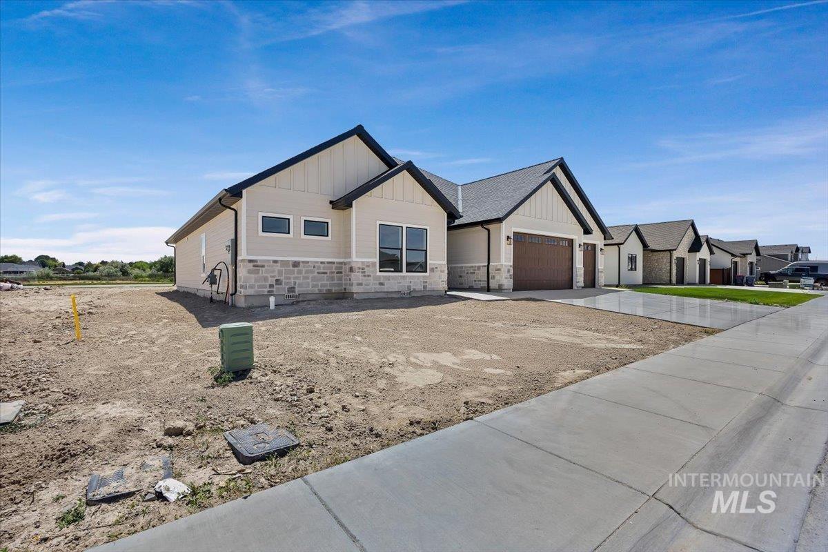 2328 Cattail Drive, Twin Falls, Idaho 83301, 4 Bedrooms, 3.5 Bathrooms, Residential For Sale, Price $699,900,MLS 98976584
