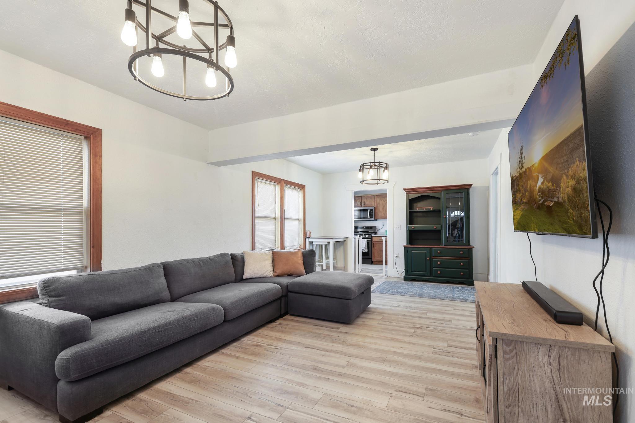 517 6th St, Filer, Idaho 83328, 2 Bedrooms, 1 Bathroom, Residential For Sale, Price $230,000, 98976588