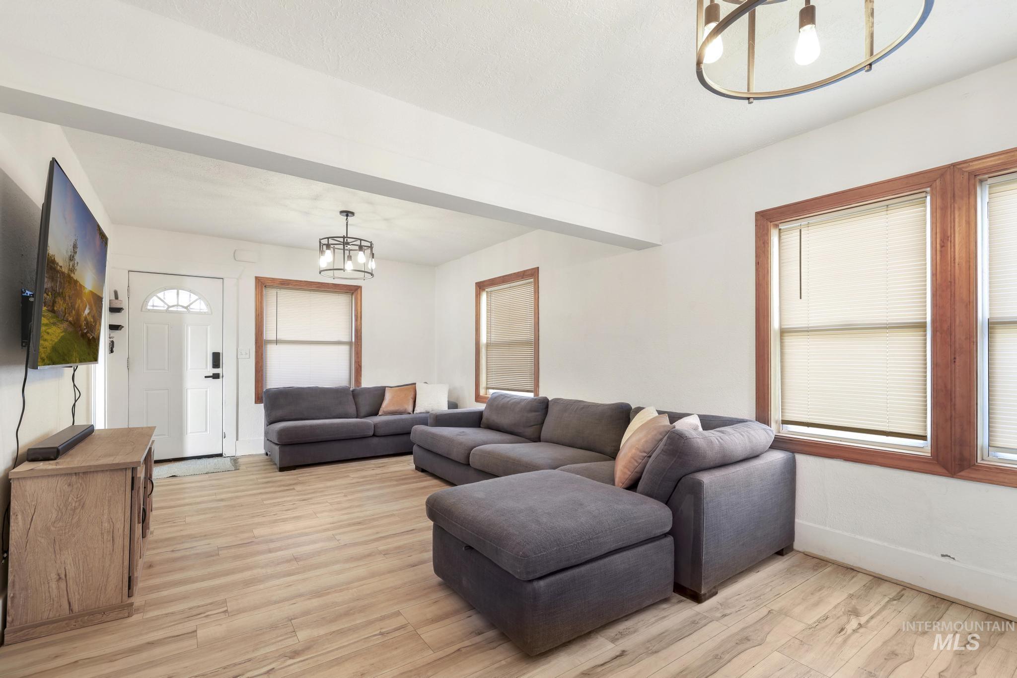 517 6th St, Filer, Idaho 83328, 2 Bedrooms, 1 Bathroom, Residential For Sale, Price $230,000, 98976588