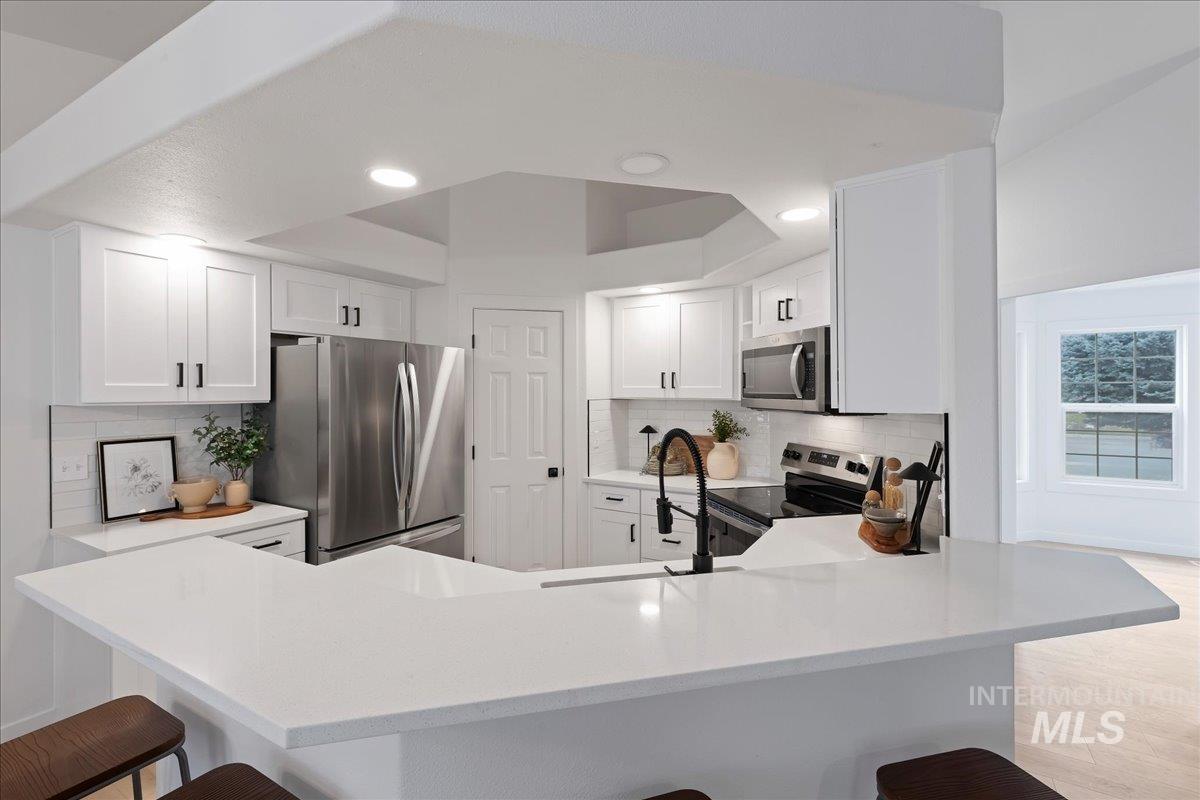 89 S Firwood Ave, Eagle, Idaho 83616-6170, 4 Bedrooms, 2 Bathrooms, Residential For Sale, Price $549,900,MLS 98976590