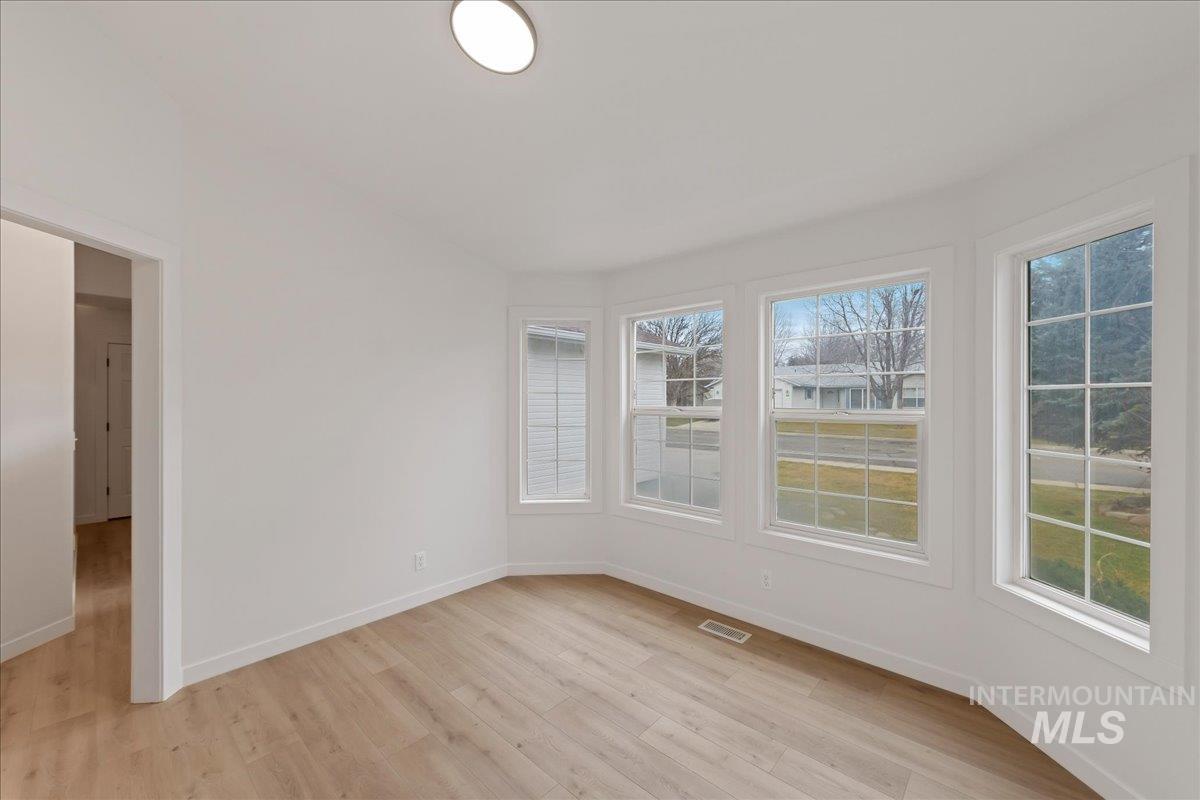 89 S Firwood Ave, Eagle, Idaho 83616-6170, 4 Bedrooms, 2 Bathrooms, Residential For Sale, Price $549,900,MLS 98976590