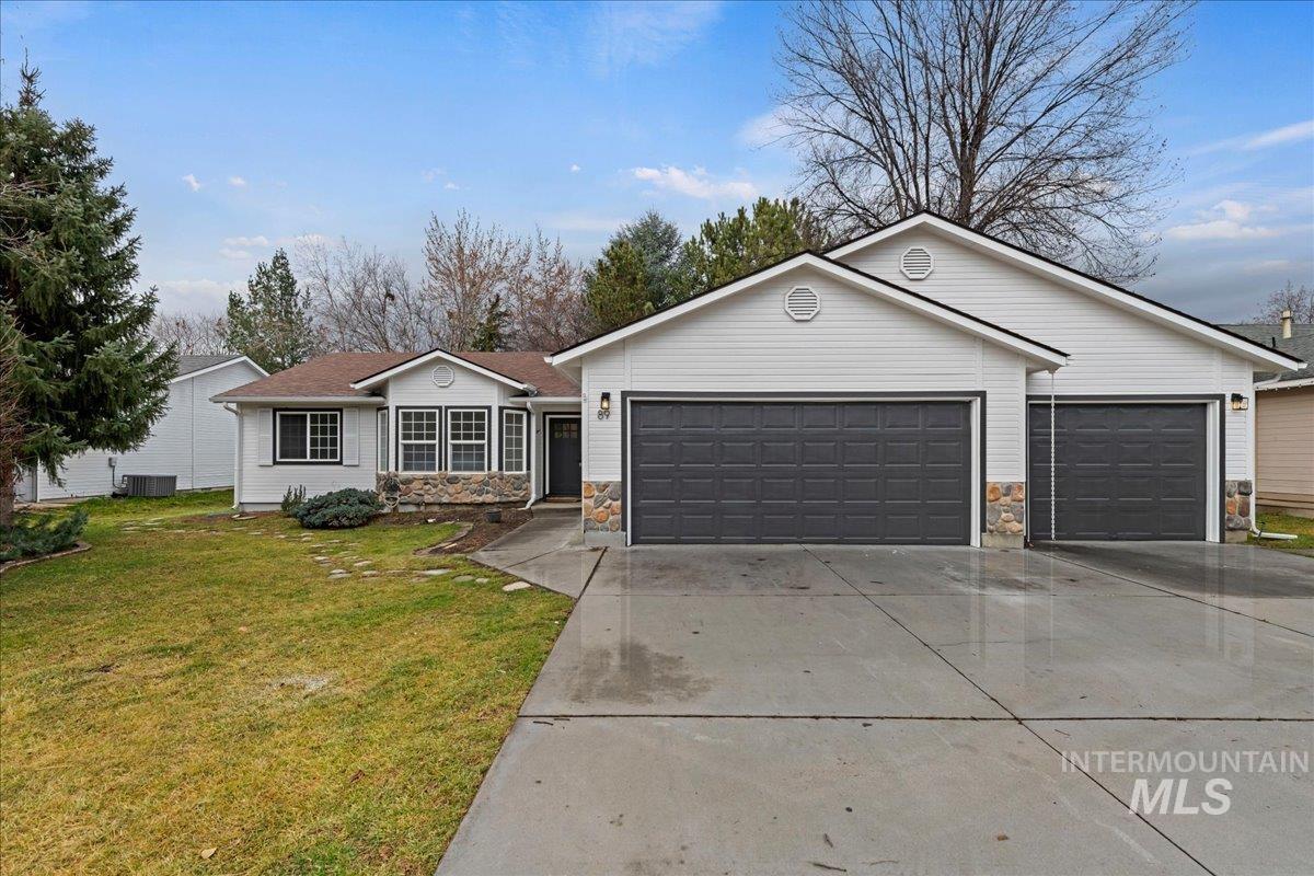 89 S Firwood Ave, Eagle, Idaho 83616-6170, 4 Bedrooms, 2 Bathrooms, Residential For Sale, Price $549,900,MLS 98976590