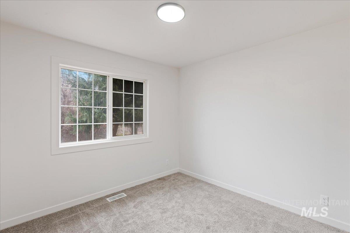 89 S Firwood Ave, Eagle, Idaho 83616-6170, 4 Bedrooms, 2 Bathrooms, Residential For Sale, Price $549,900,MLS 98976590