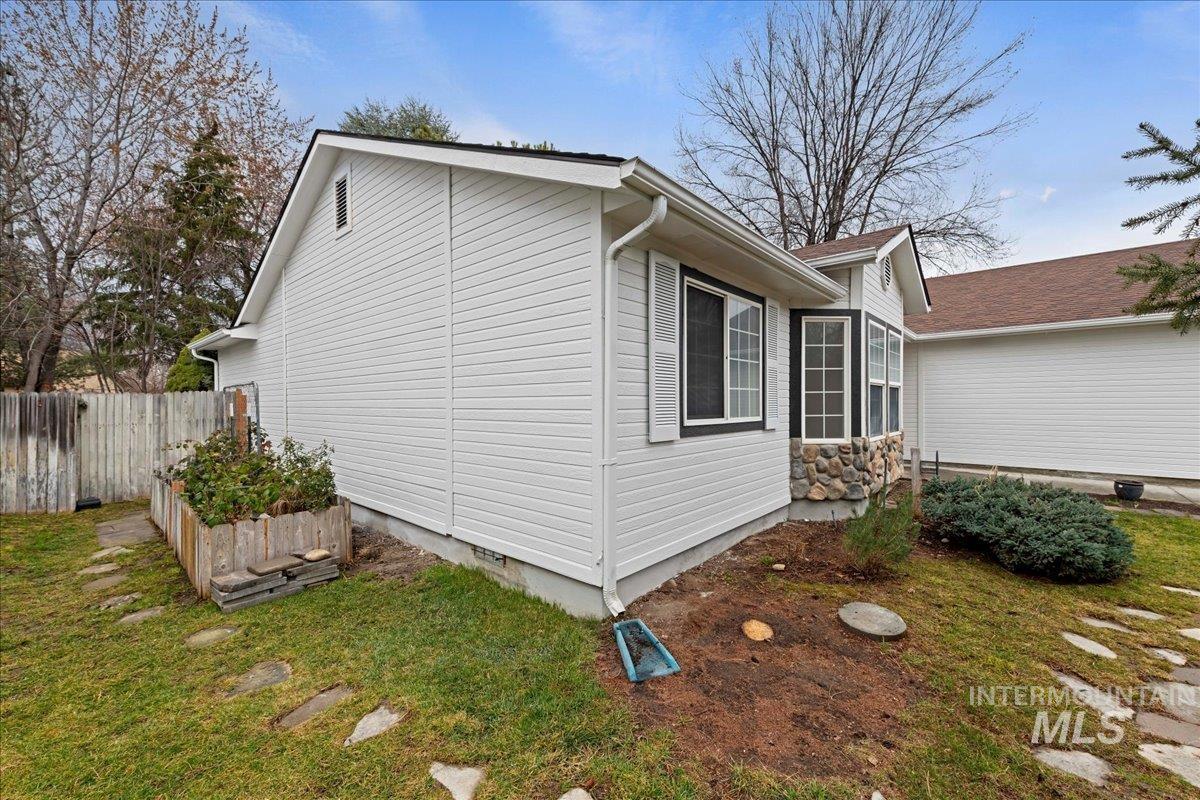 89 S Firwood Ave, Eagle, Idaho 83616-6170, 4 Bedrooms, 2 Bathrooms, Residential For Sale, Price $549,900,MLS 98976590