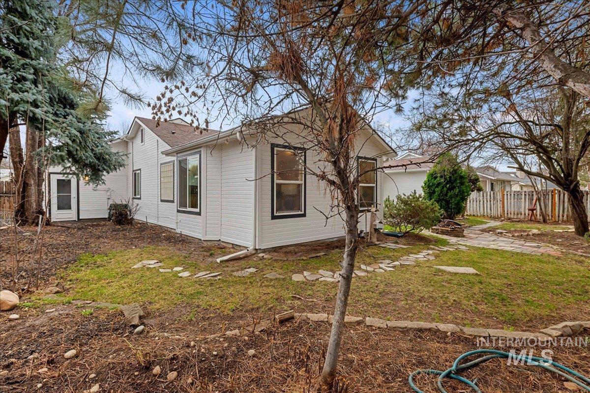 89 S Firwood Ave, Eagle, Idaho 83616-6170, 4 Bedrooms, 2 Bathrooms, Residential For Sale, Price $549,900,MLS 98976590