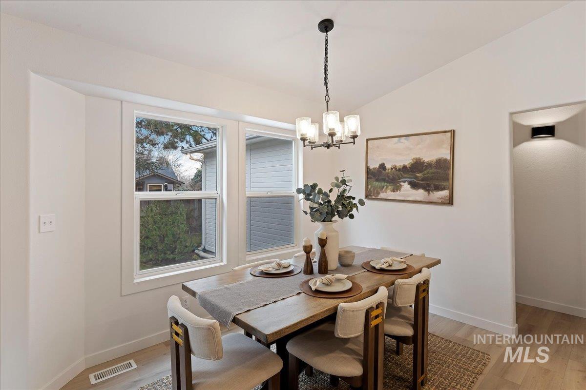 89 S Firwood Ave, Eagle, Idaho 83616-6170, 4 Bedrooms, 2 Bathrooms, Residential For Sale, Price $549,900,MLS 98976590