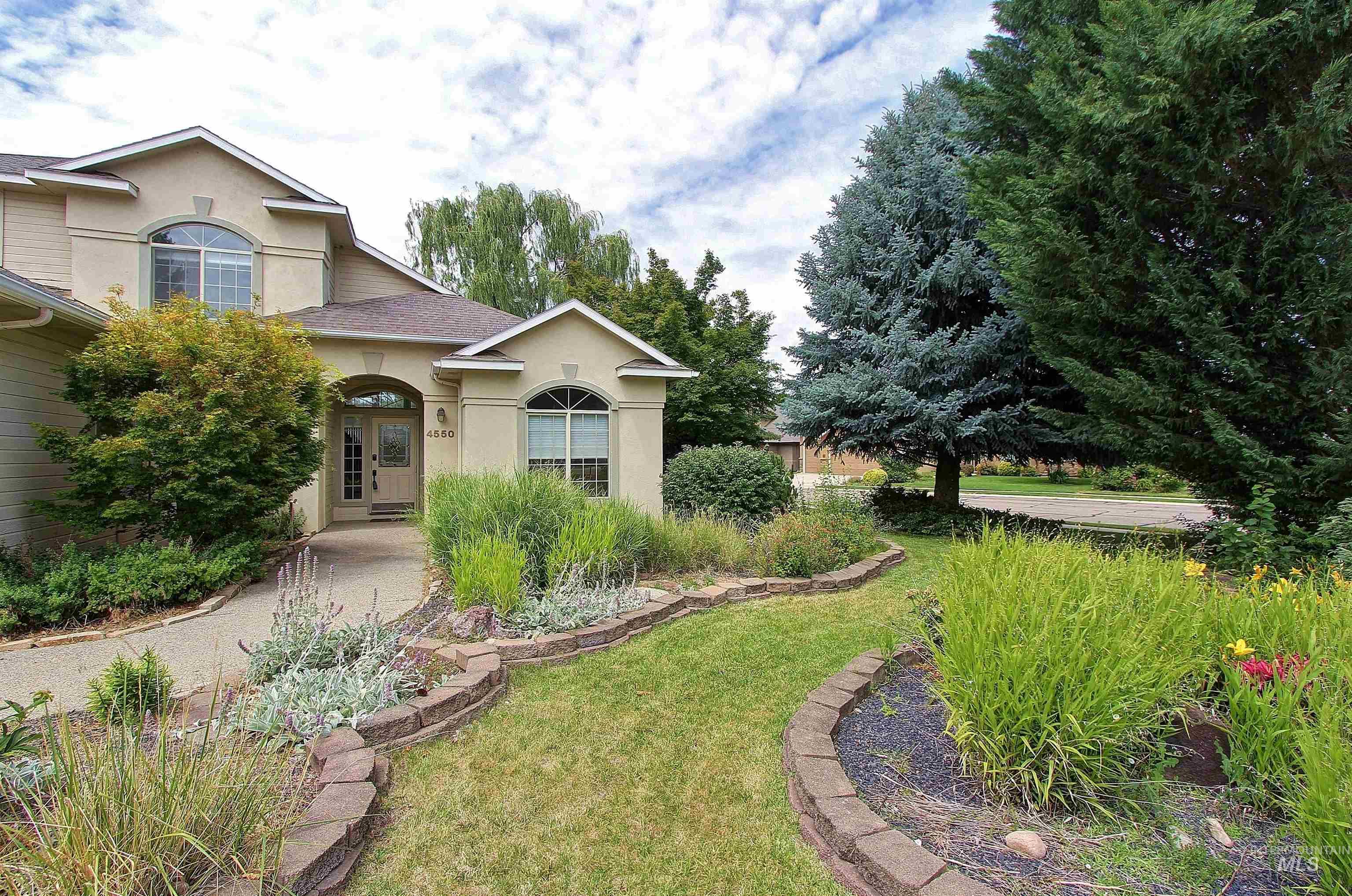 4550 W Brassie Ct, Meridian, Idaho 83646, 4 Bedrooms, 2.5 Bathrooms, Residential For Sale, Price $675,000,MLS 98976605