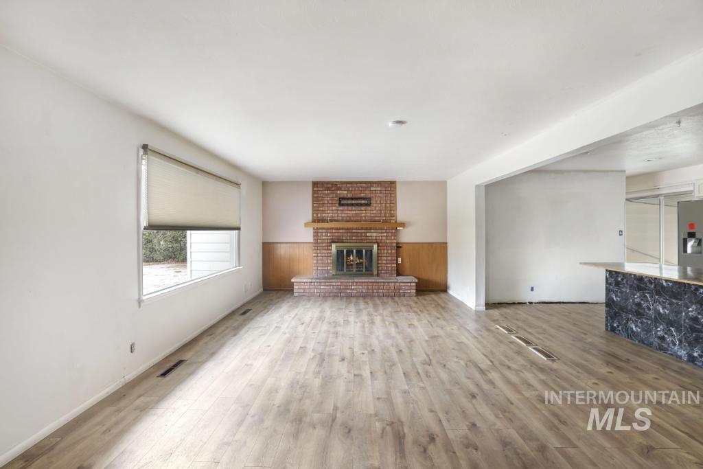 553 Eastland Dr., Twin Falls, Idaho 83301, 4 Bedrooms, 2.5 Bathrooms, Residential For Sale, Price $350,000, 98976608