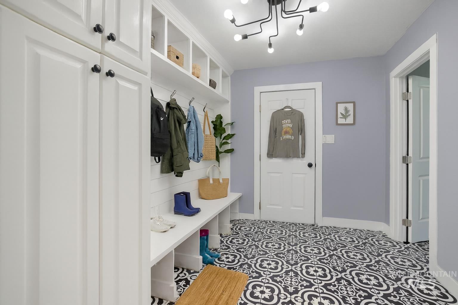 2024 Julie Lane, Twin Falls, Idaho 83301, 6 Bedrooms, 3.5 Bathrooms, Residential For Sale, Price $579,000,MLS 98976612