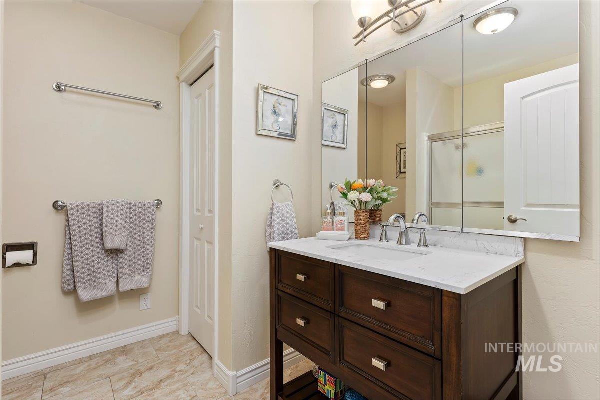 139 Los Lagos, Twin Falls, Idaho 83301, 2 Bedrooms, 2 Bathrooms, Residential For Sale, Price $469,000,MLS 98976614