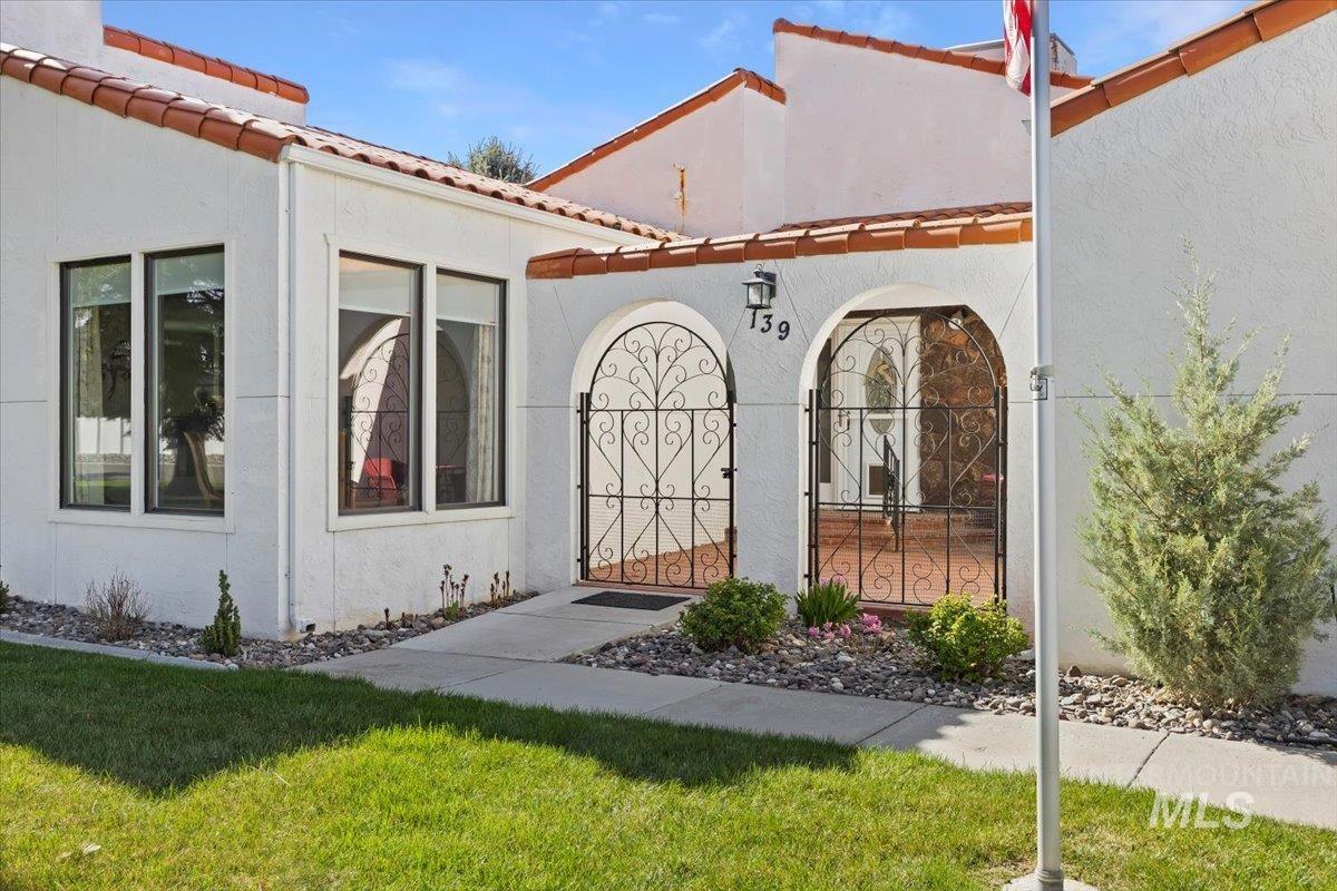 139 Los Lagos, Twin Falls, Idaho 83301, 2 Bedrooms, 2 Bathrooms, Residential For Sale, Price $469,000,MLS 98976614
