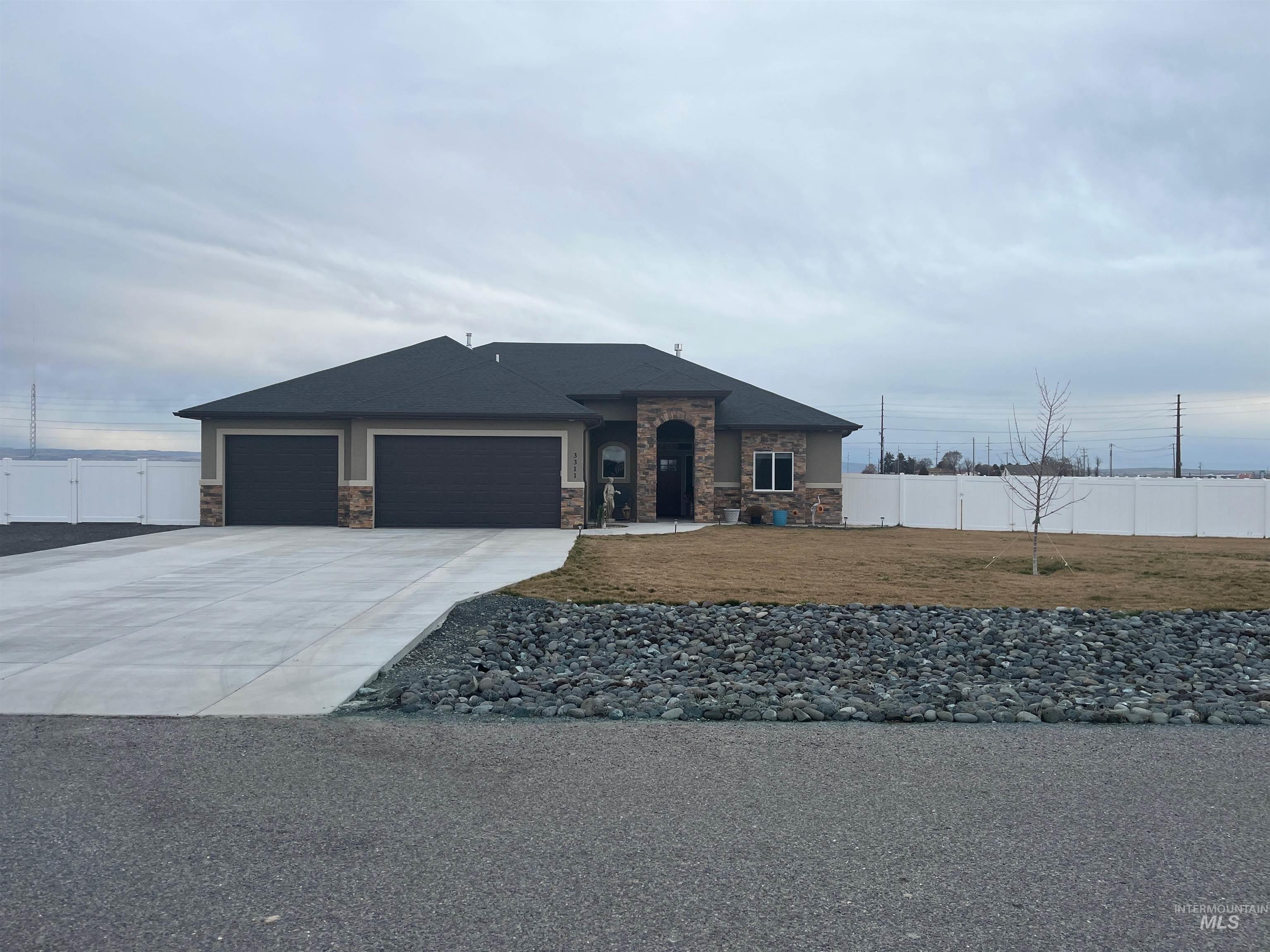 3311 E 3818 N, Kimberly, Idaho 83341, 3 Bedrooms, 3 Bathrooms, Residential For Sale, Price $699,900, 98976617