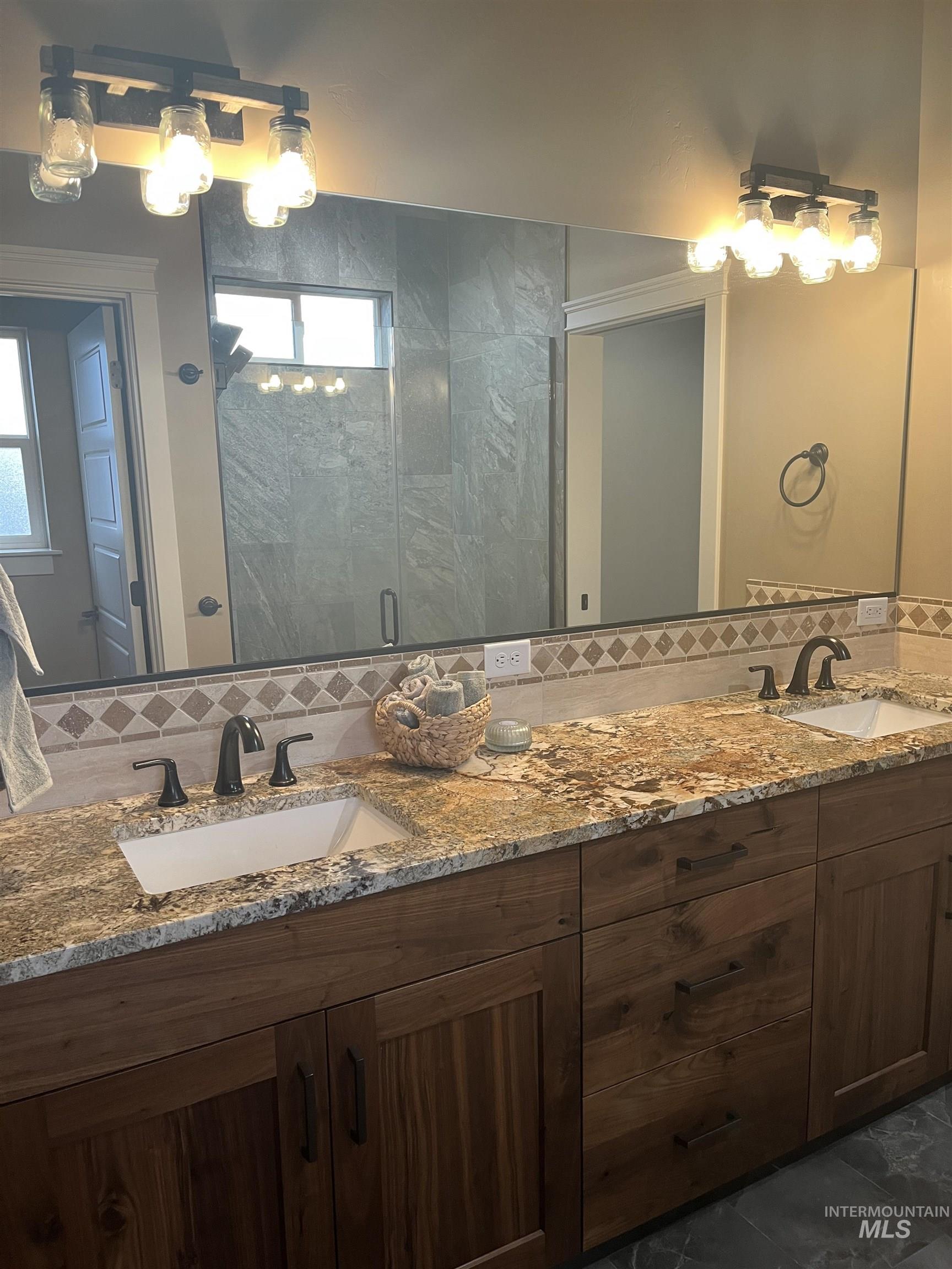 3311 E 3818 N, Kimberly, Idaho 83341, 3 Bedrooms, 3 Bathrooms, Residential For Sale, Price $699,900, 98976617