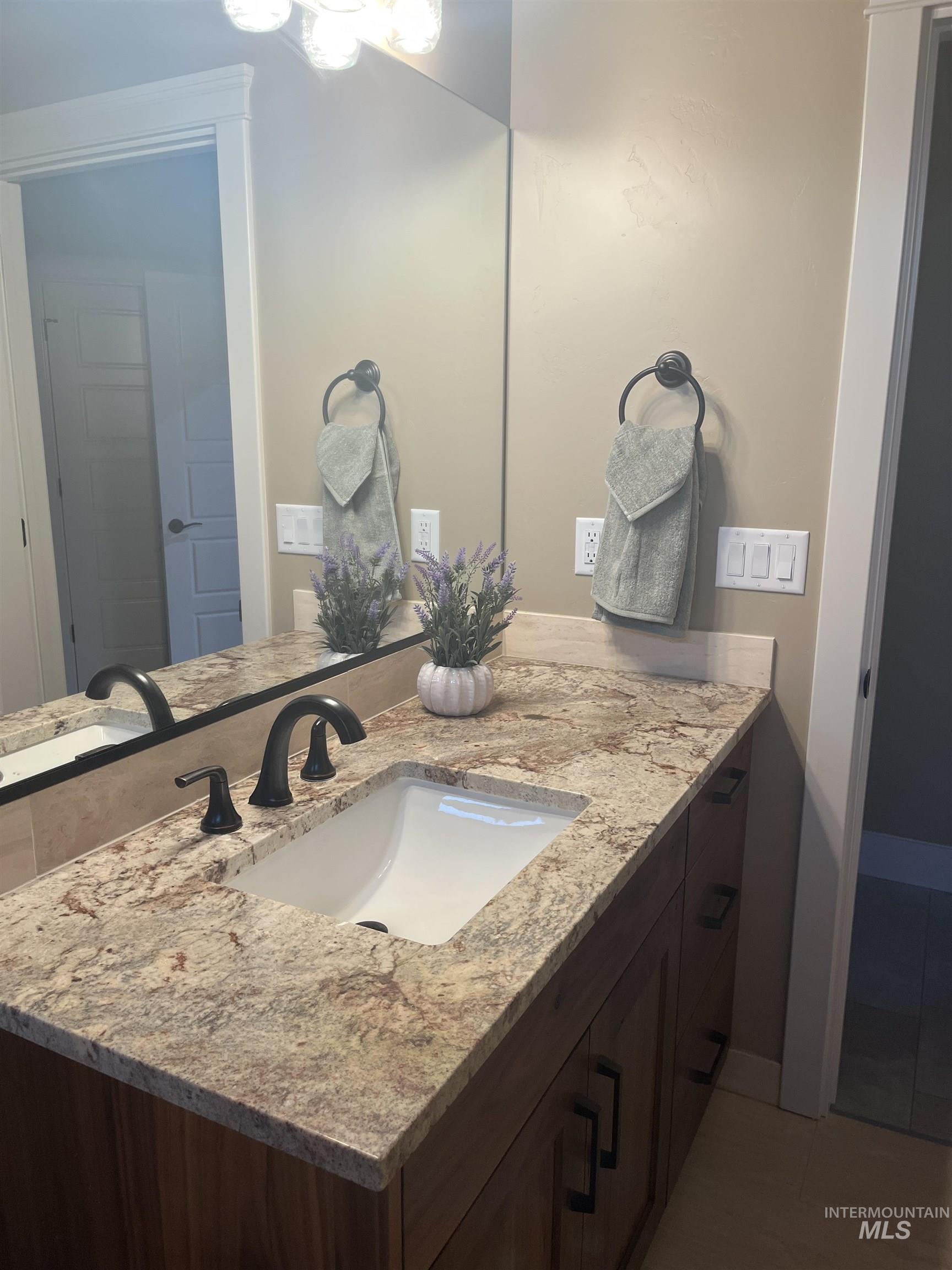 3311 E 3818 N, Kimberly, Idaho 83341, 3 Bedrooms, 3 Bathrooms, Residential For Sale, Price $699,900, 98976617