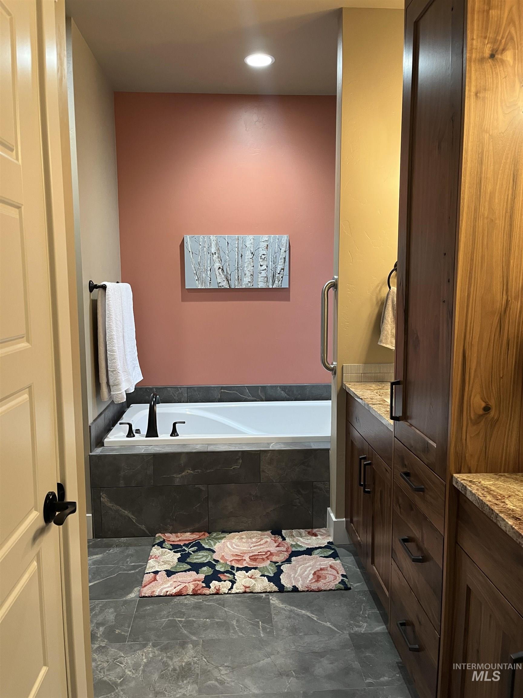 3311 E 3818 N, Kimberly, Idaho 83341, 3 Bedrooms, 3 Bathrooms, Residential For Sale, Price $699,900, 98976617