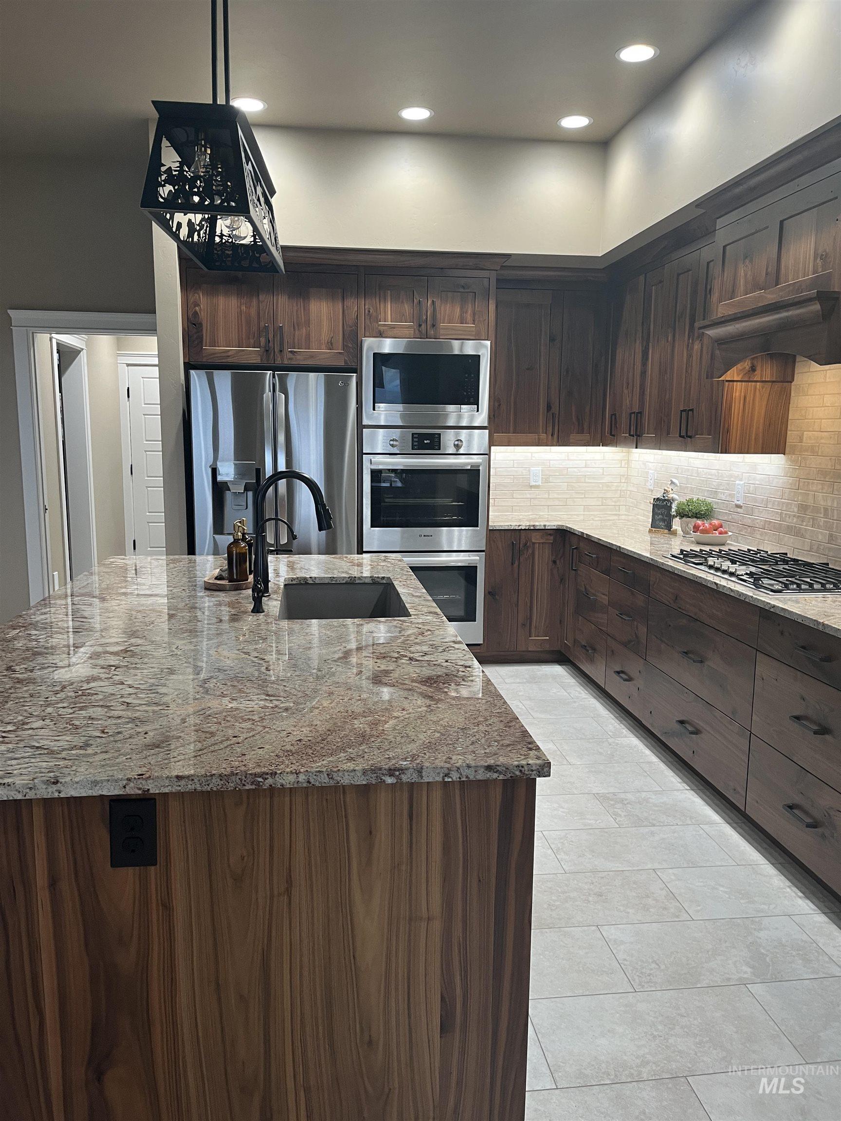 3311 E 3818 N, Kimberly, Idaho 83341, 3 Bedrooms, 3 Bathrooms, Residential For Sale, Price $699,900, 98976617