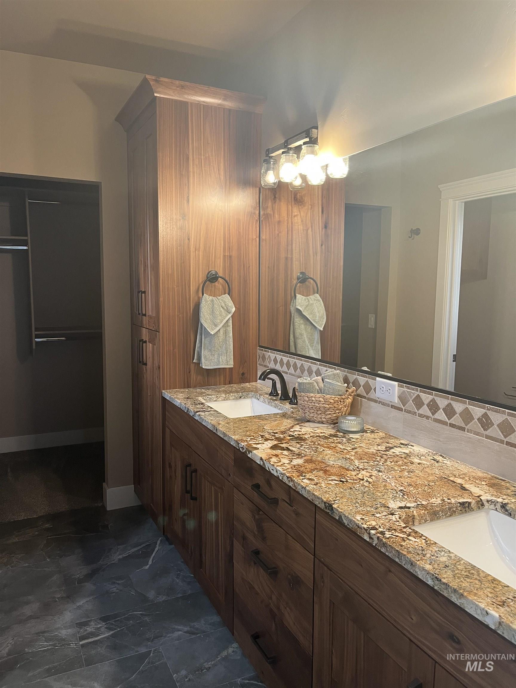 3311 E 3818 N, Kimberly, Idaho 83341, 3 Bedrooms, 3 Bathrooms, Residential For Sale, Price $699,900, 98976617