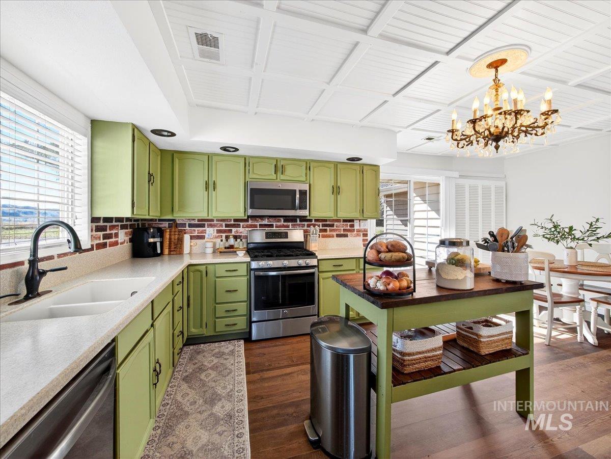 1233 E Idaho Blvd, Emmett, Idaho 83617, 4 Bedrooms, 3 Bathrooms, Residential For Sale, Price $595,000, 98976621