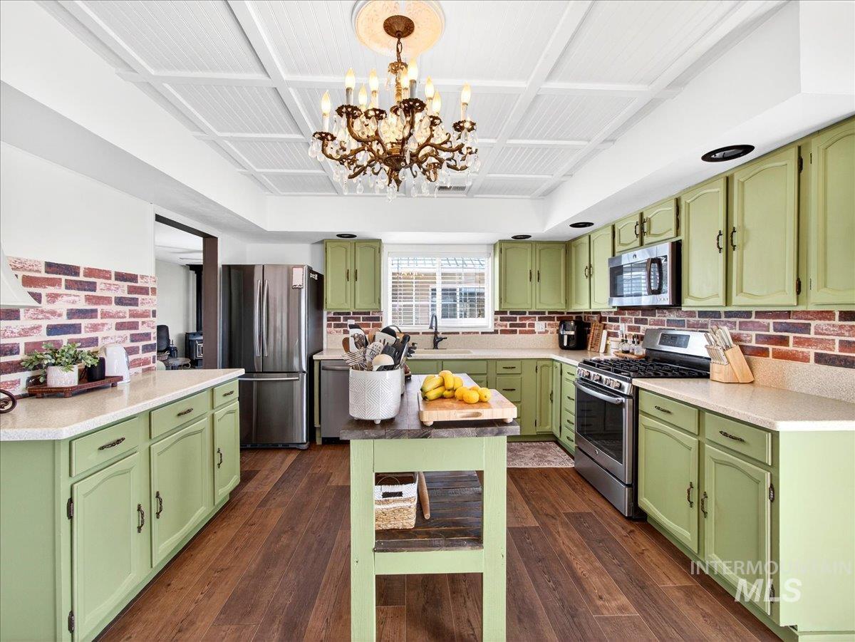 1233 E Idaho Blvd, Emmett, Idaho 83617, 4 Bedrooms, 3 Bathrooms, Residential For Sale, Price $595,000, 98976621