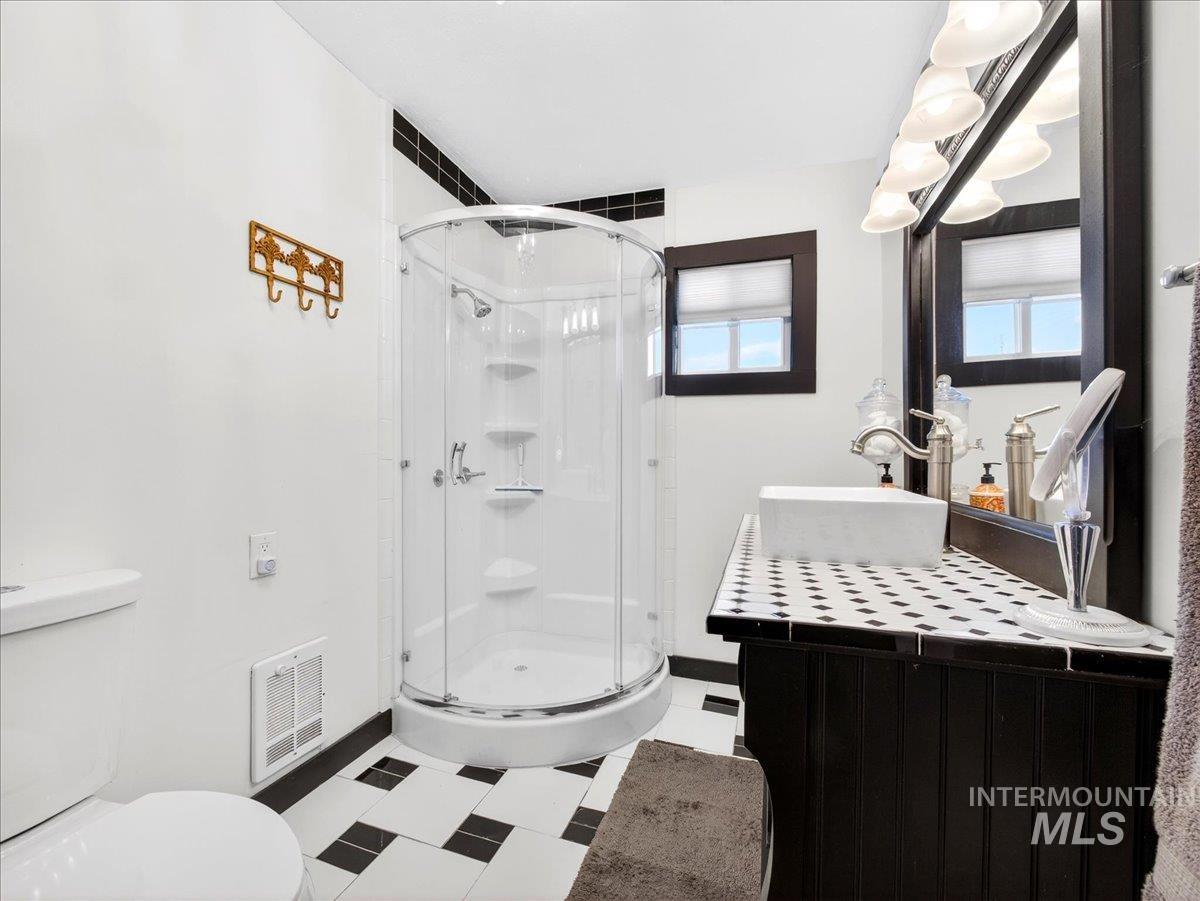 1233 E Idaho Blvd, Emmett, Idaho 83617, 4 Bedrooms, 3 Bathrooms, Residential For Sale, Price $595,000, 98976621