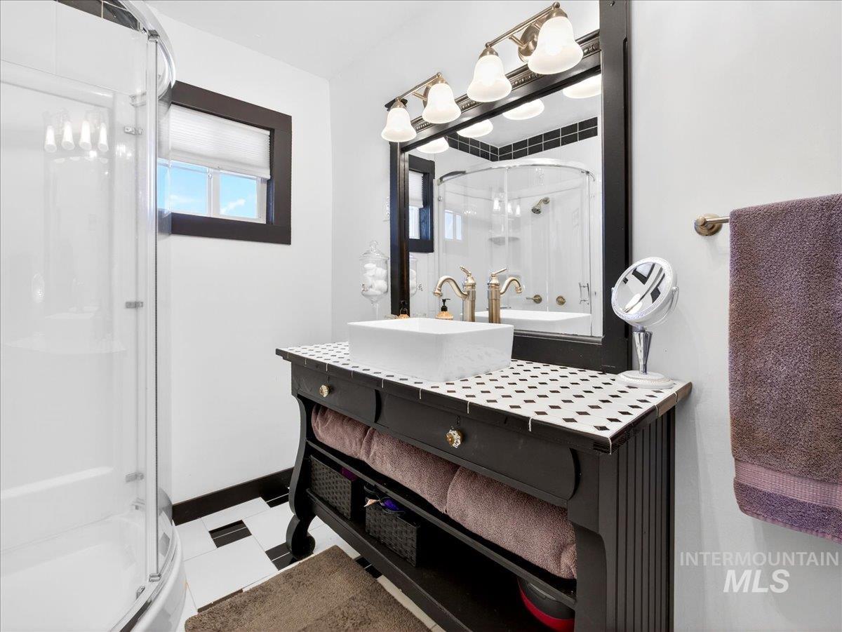 1233 E Idaho Blvd, Emmett, Idaho 83617, 4 Bedrooms, 3 Bathrooms, Residential For Sale, Price $595,000, 98976621