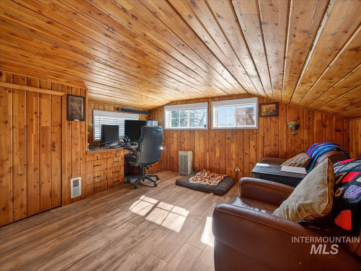 1233 E Idaho Blvd, Emmett, Idaho 83617, 4 Bedrooms, 3 Bathrooms, Residential For Sale, Price $595,000, 98976621