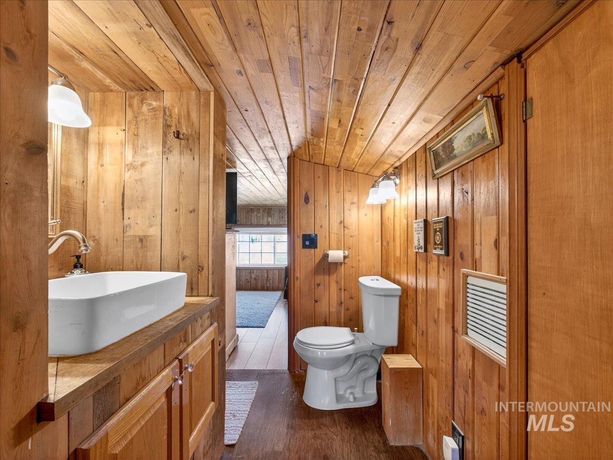 1233 E Idaho Blvd, Emmett, Idaho 83617, 4 Bedrooms, 3 Bathrooms, Residential For Sale, Price $595,000, 98976621