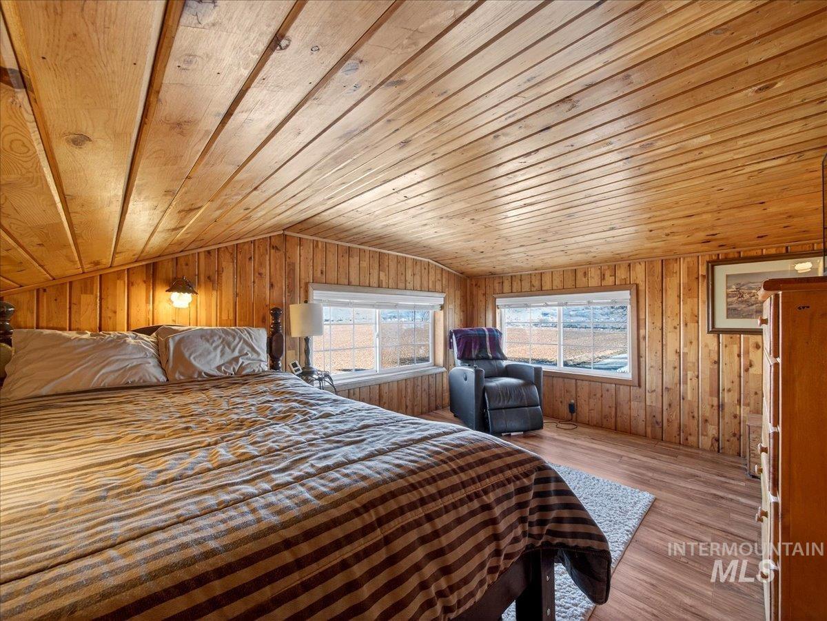 1233 E Idaho Blvd, Emmett, Idaho 83617, 4 Bedrooms, 3 Bathrooms, Residential For Sale, Price $595,000, 98976621