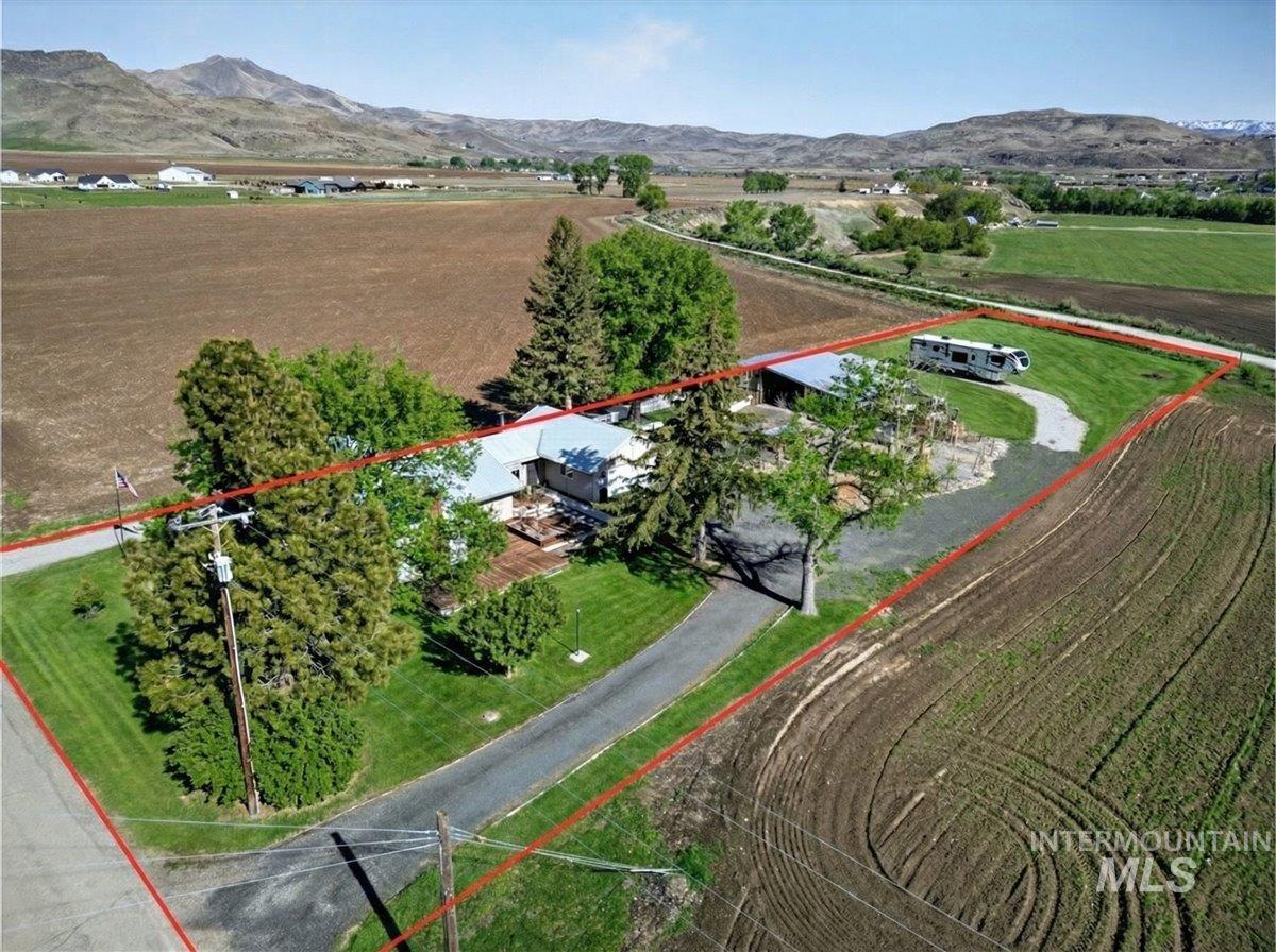 1233 E Idaho Blvd, Emmett, Idaho 83617, 4 Bedrooms, 3 Bathrooms, Residential For Sale, Price $595,000, 98976621