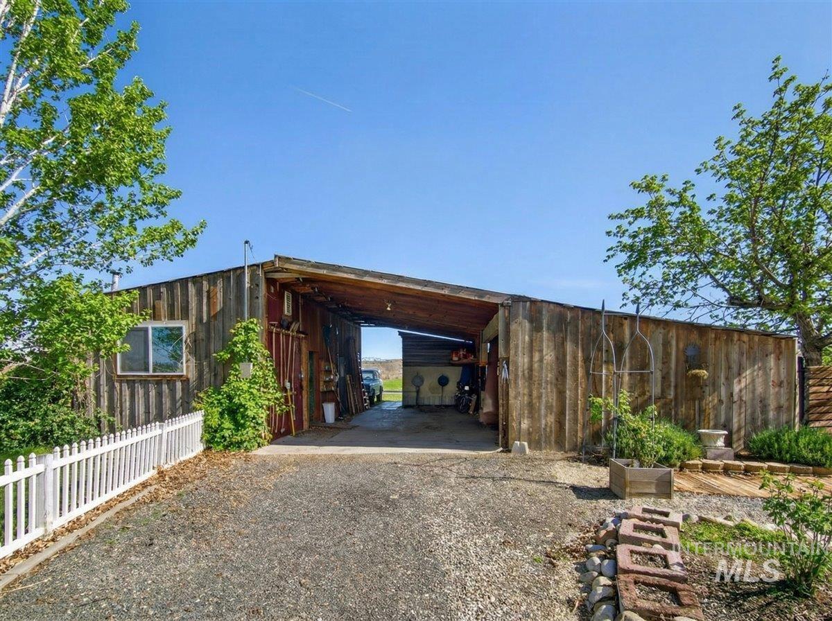 1233 E Idaho Blvd, Emmett, Idaho 83617, 4 Bedrooms, 3 Bathrooms, Residential For Sale, Price $595,000, 98976621