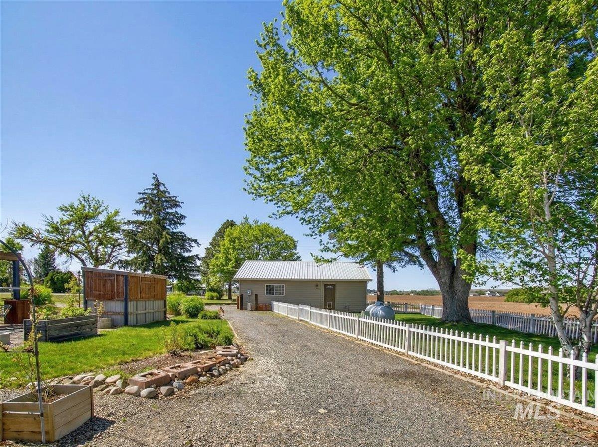 1233 E Idaho Blvd, Emmett, Idaho 83617, 4 Bedrooms, 3 Bathrooms, Residential For Sale, Price $595,000, 98976621