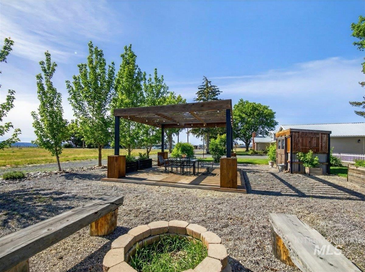 1233 E Idaho Blvd, Emmett, Idaho 83617, 4 Bedrooms, 3 Bathrooms, Residential For Sale, Price $595,000, 98976621