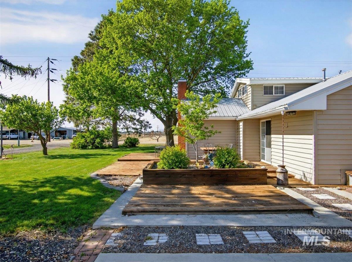 1233 E Idaho Blvd, Emmett, Idaho 83617, 4 Bedrooms, 3 Bathrooms, Residential For Sale, Price $595,000, 98976621