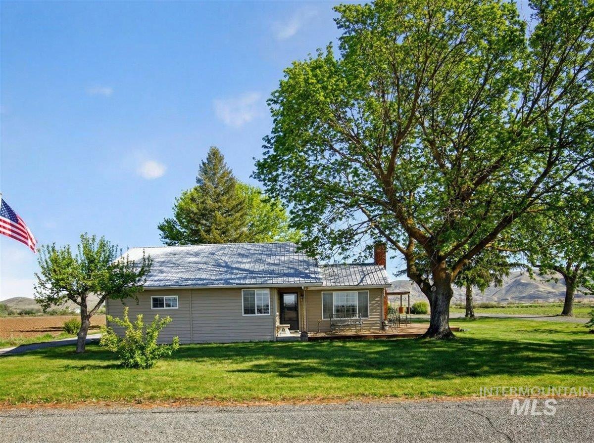 1233 E Idaho Blvd, Emmett, Idaho 83617, 4 Bedrooms, 3 Bathrooms, Residential For Sale, Price $595,000, 98976621