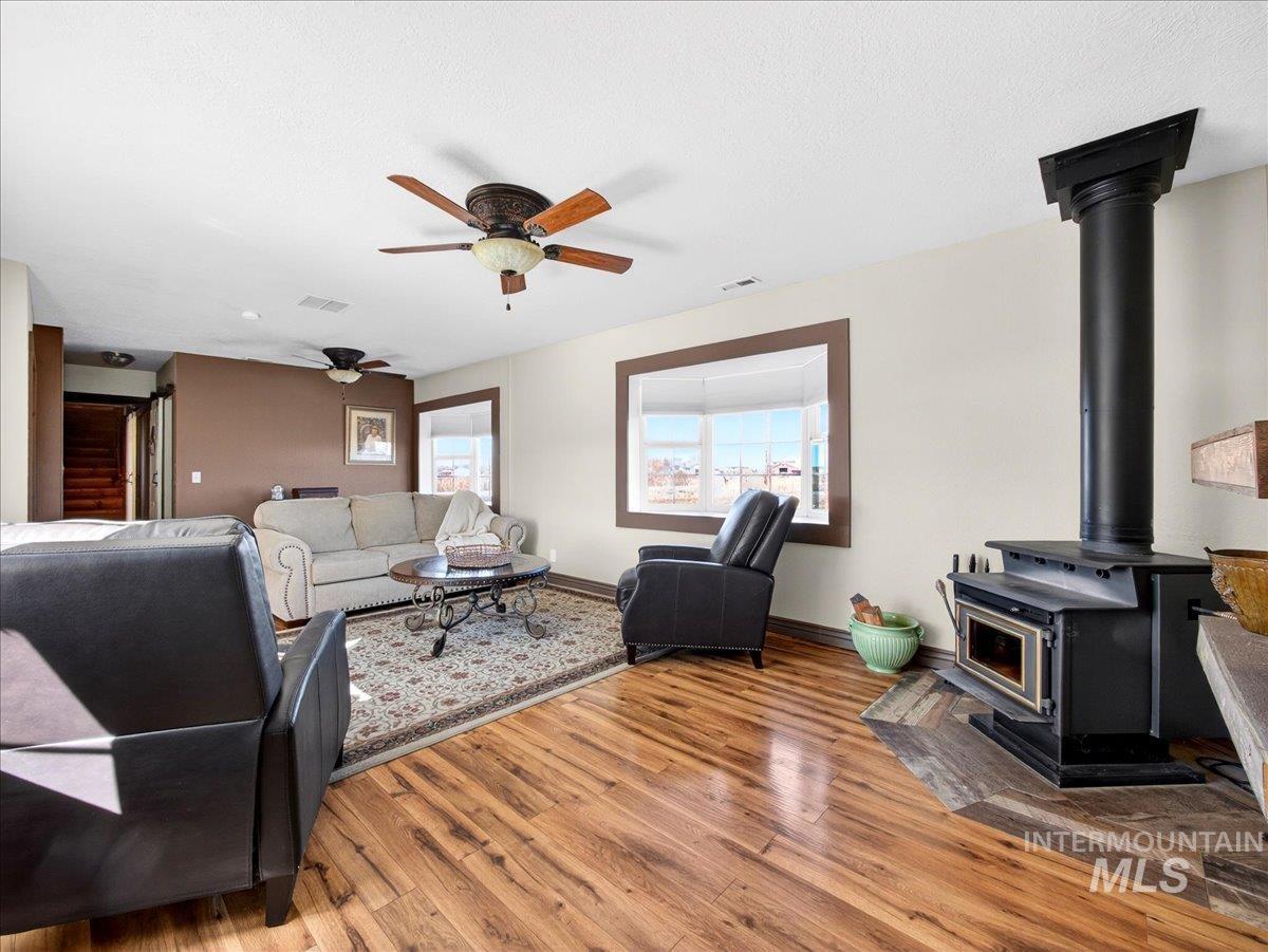 1233 E Idaho Blvd, Emmett, Idaho 83617, 4 Bedrooms, 3 Bathrooms, Residential For Sale, Price $595,000, 98976621