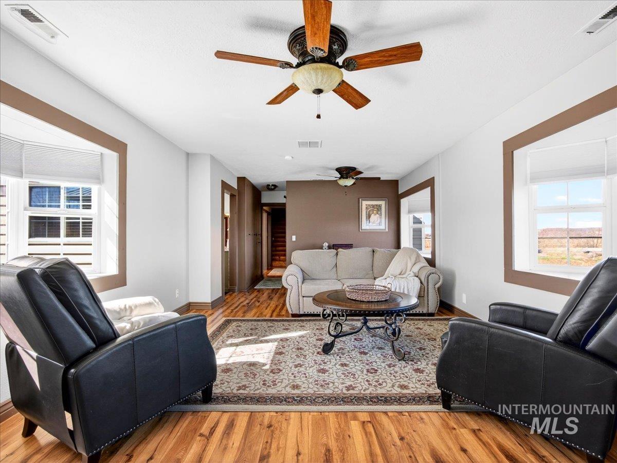 1233 E Idaho Blvd, Emmett, Idaho 83617, 4 Bedrooms, 3 Bathrooms, Residential For Sale, Price $595,000, 98976621