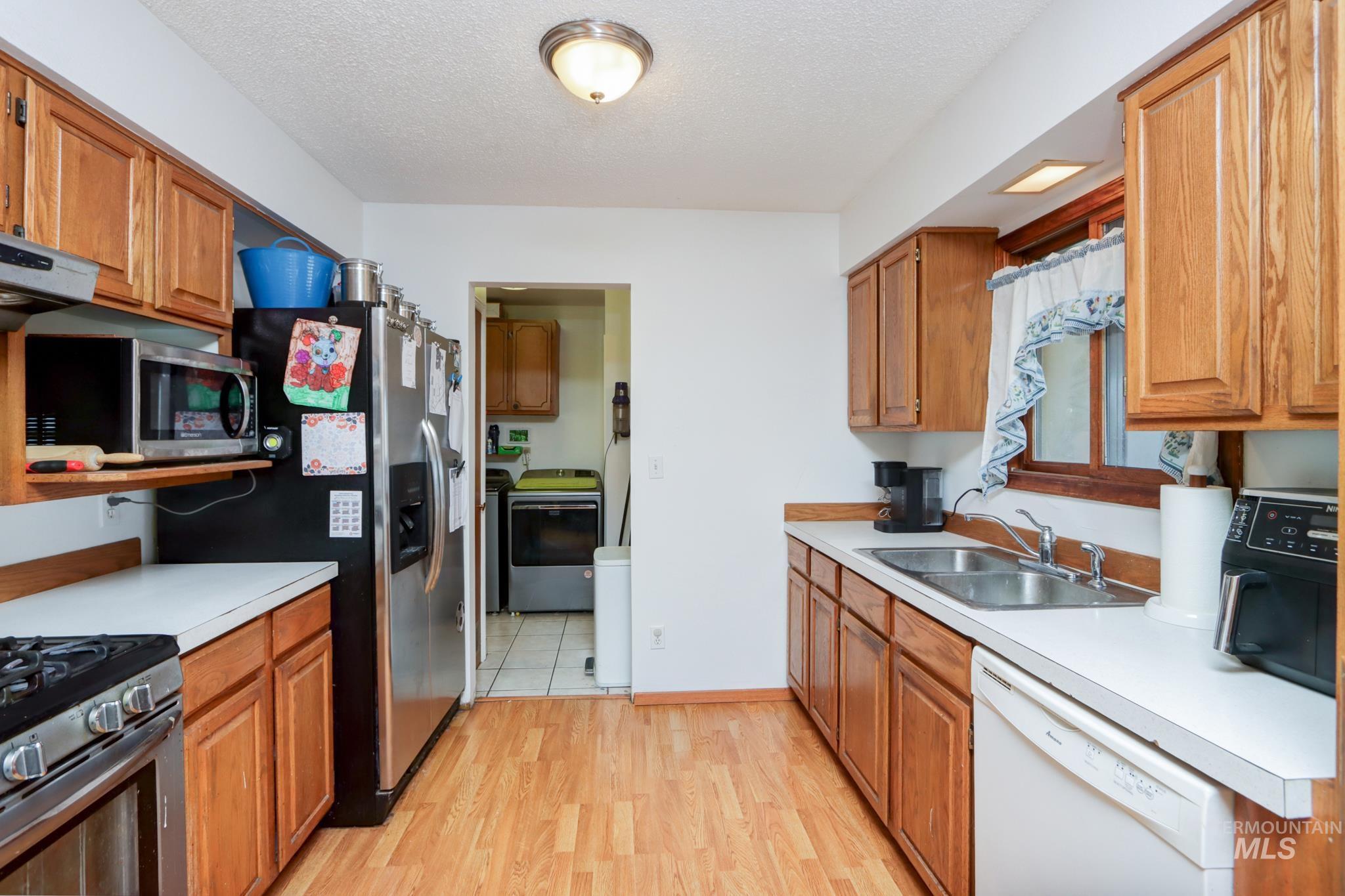 2021 Terrace Dr, Caldwell, Idaho 83605, 3 Bedrooms, 3 Bathrooms, Residential For Sale, Price $394,990,MLS 98976626