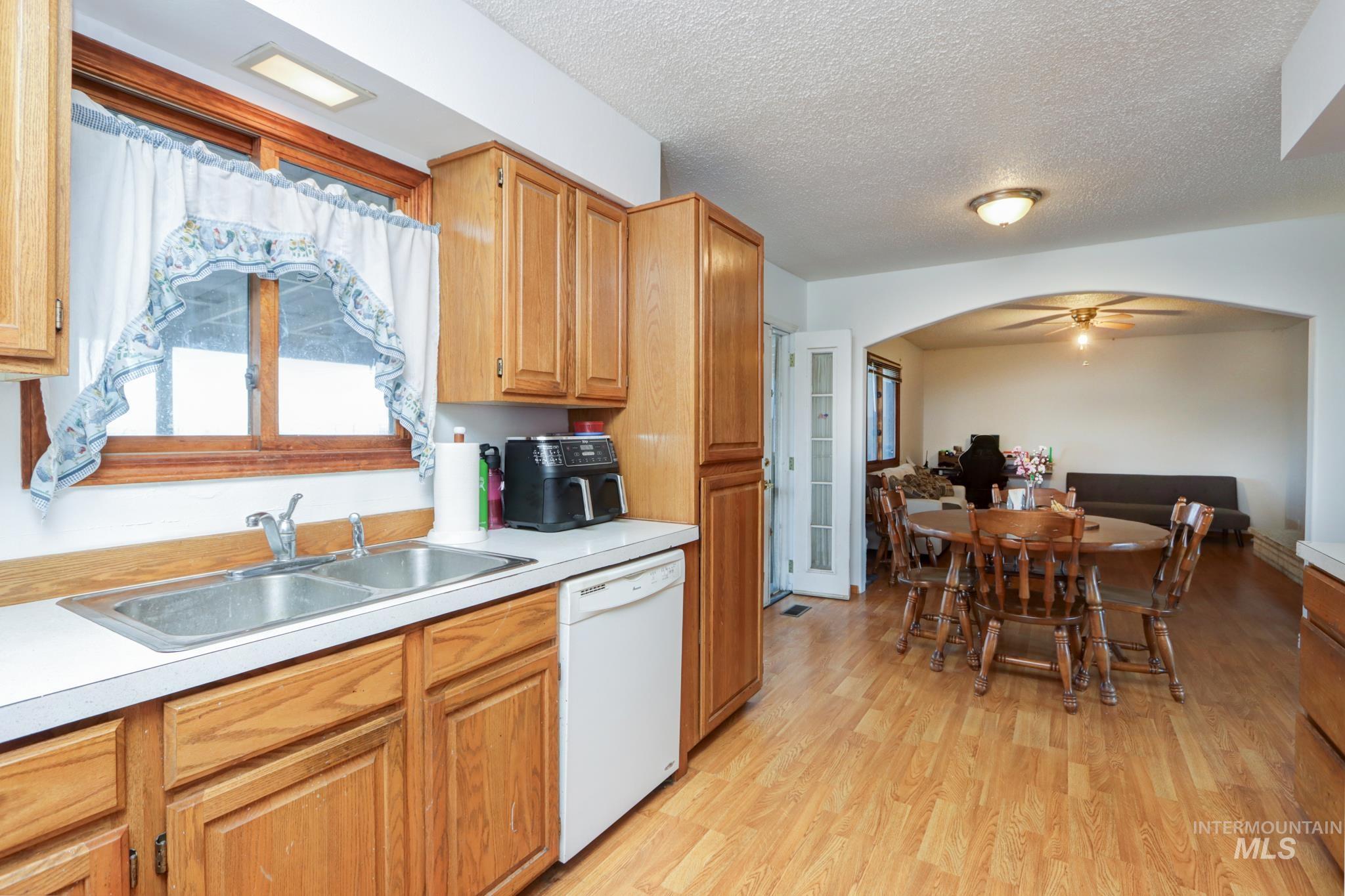 2021 Terrace Dr, Caldwell, Idaho 83605, 3 Bedrooms, 3 Bathrooms, Residential For Sale, Price $394,990,MLS 98976626