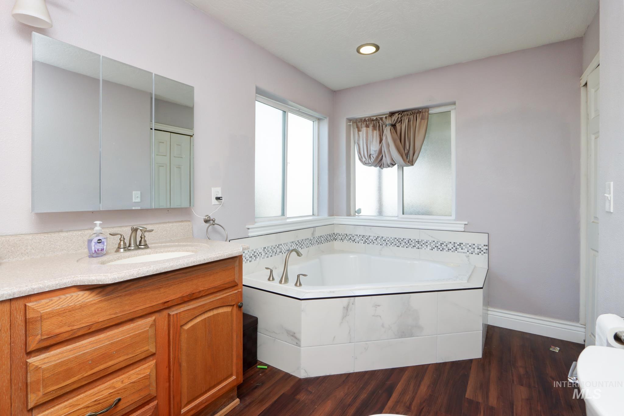 2021 Terrace Dr, Caldwell, Idaho 83605, 3 Bedrooms, 3 Bathrooms, Residential For Sale, Price $394,990,MLS 98976626